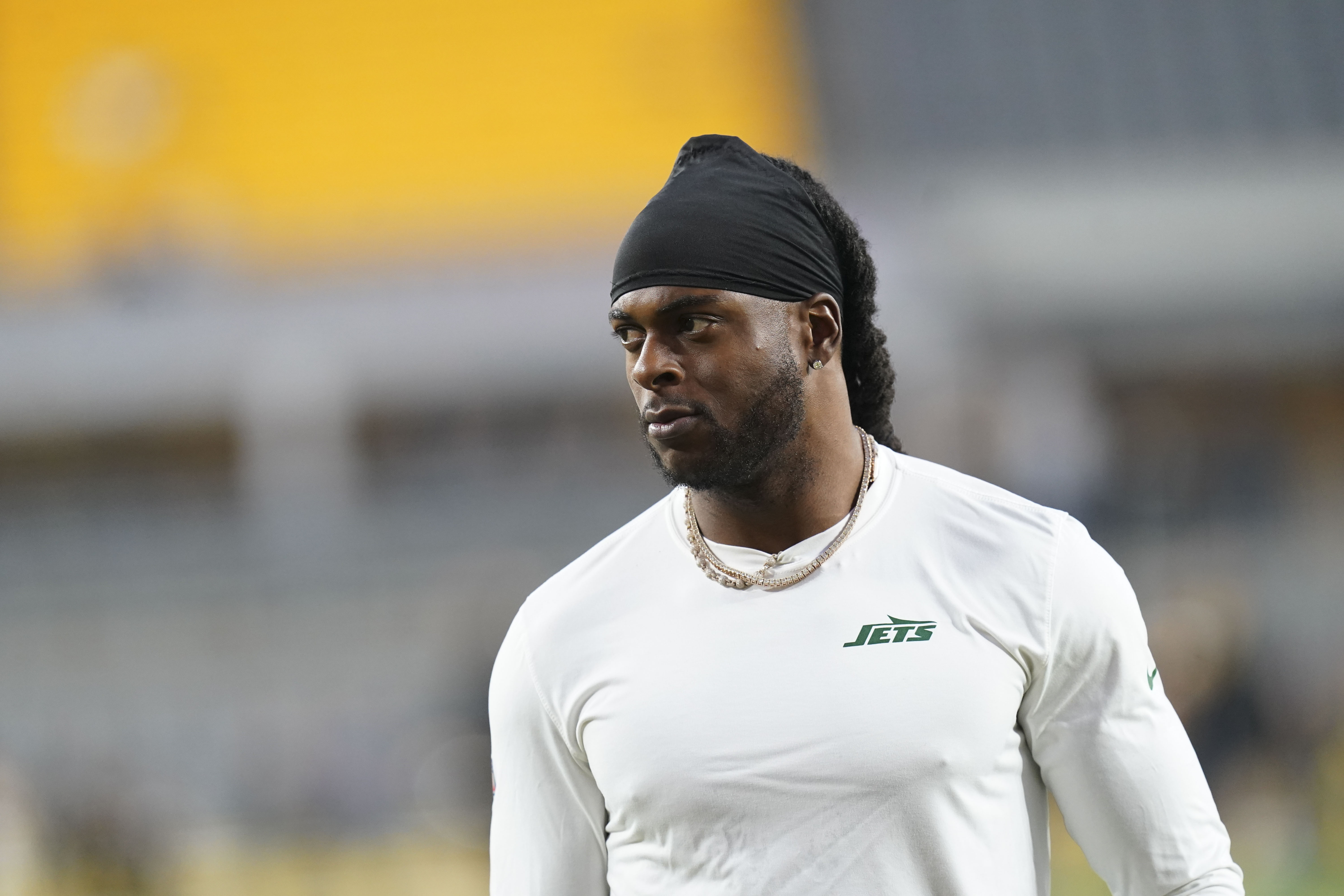 Adams implores new Jets teammates to improve their energy during 'realest' speech Rodgers has heard