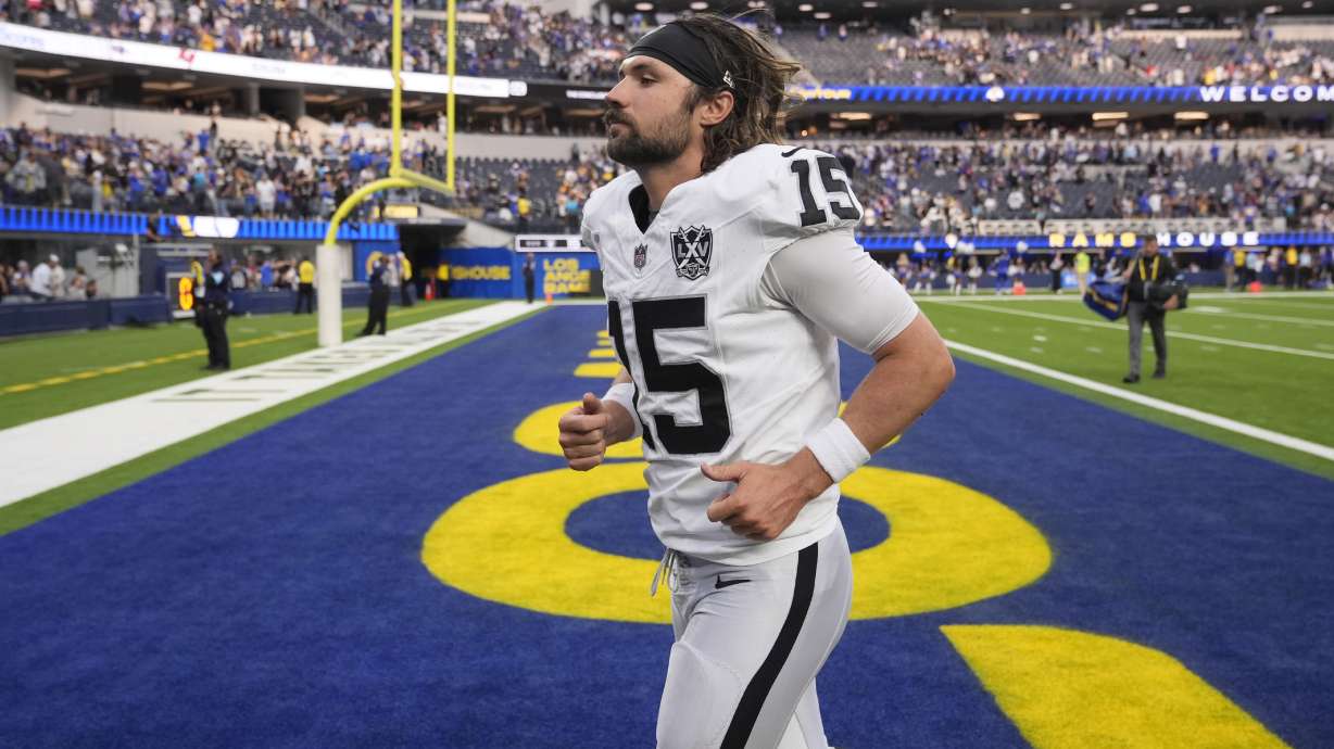 Las Vegas Raiders quarterback Gardner Minshew jogs off the field after an NFL football game against the Los Angeles Rams, Sunday, Oct. 20, 2024, in Inglewood, Calif.