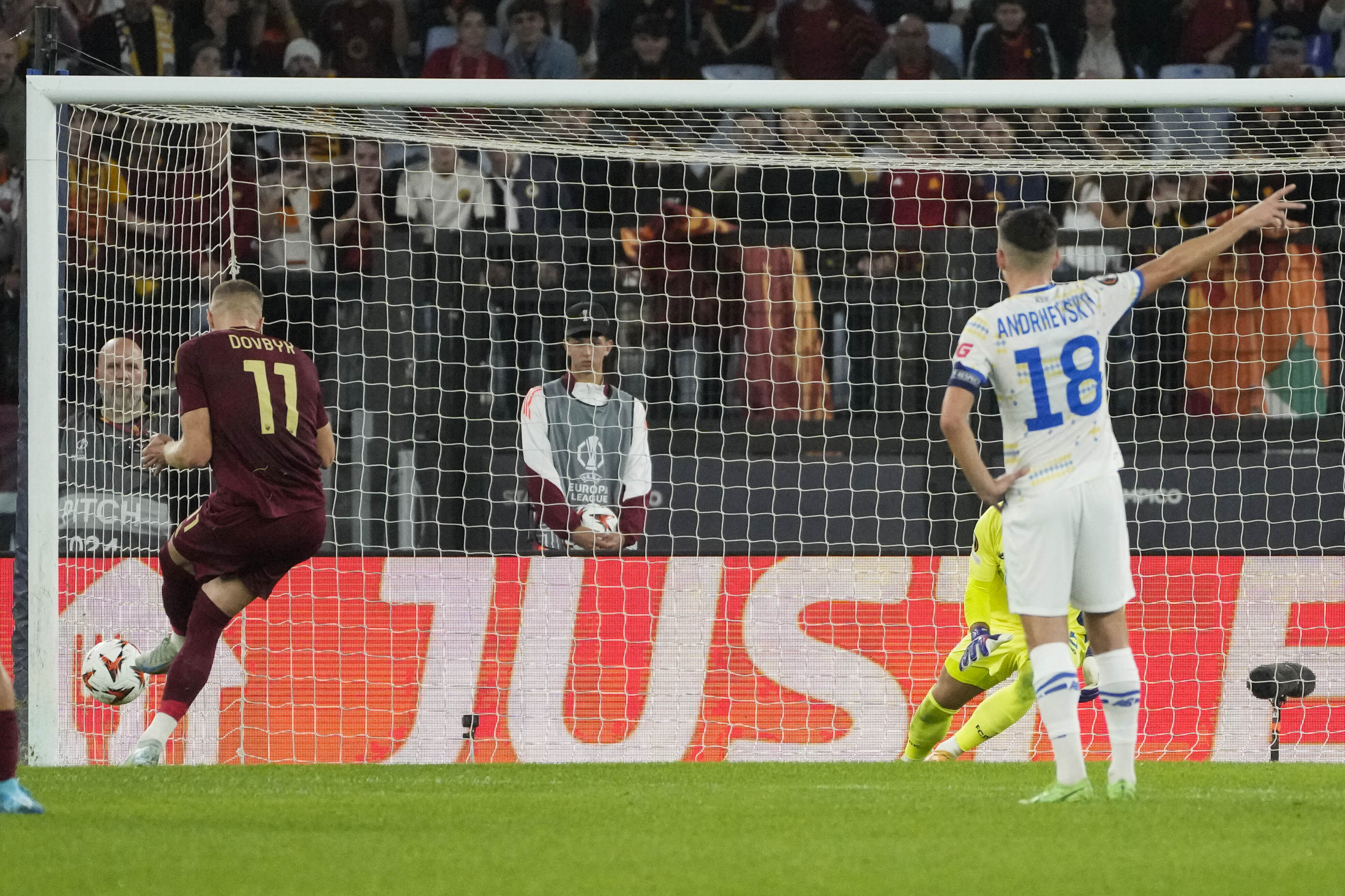 Roma's Artem Dovbyk scores a penalty his side's first goal during the Europa League opening phase soccer match between Roma and Dinamo Kyiv at the Olympic Stadium, in Rome, Thursday, Oct. 24, 2024.