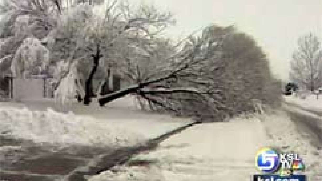 Storm dumps snow on parts of Utah