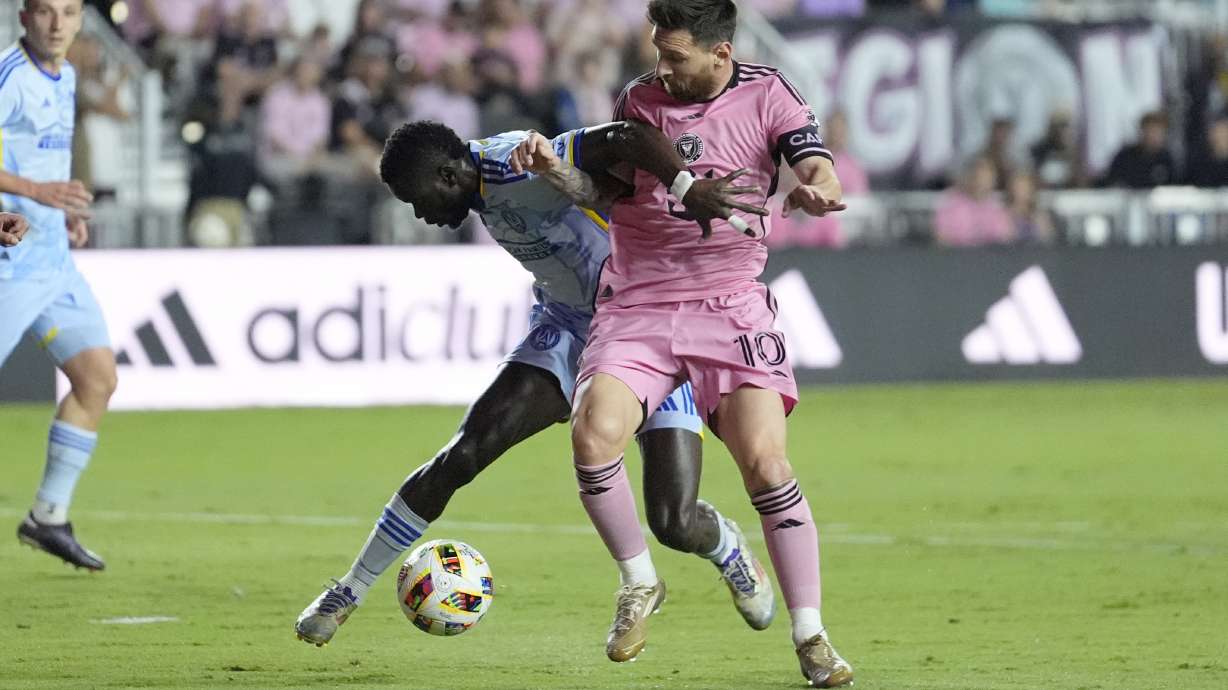 Atlanta United forward Jamal Thiaré (29) and Inter Miami forward Lionel Messi (10) go after the ball during the first half of match one of their MLS playoff opening round soccer match, Friday, Oct. 25, 2024, in Fort Lauderdale, Fla.
