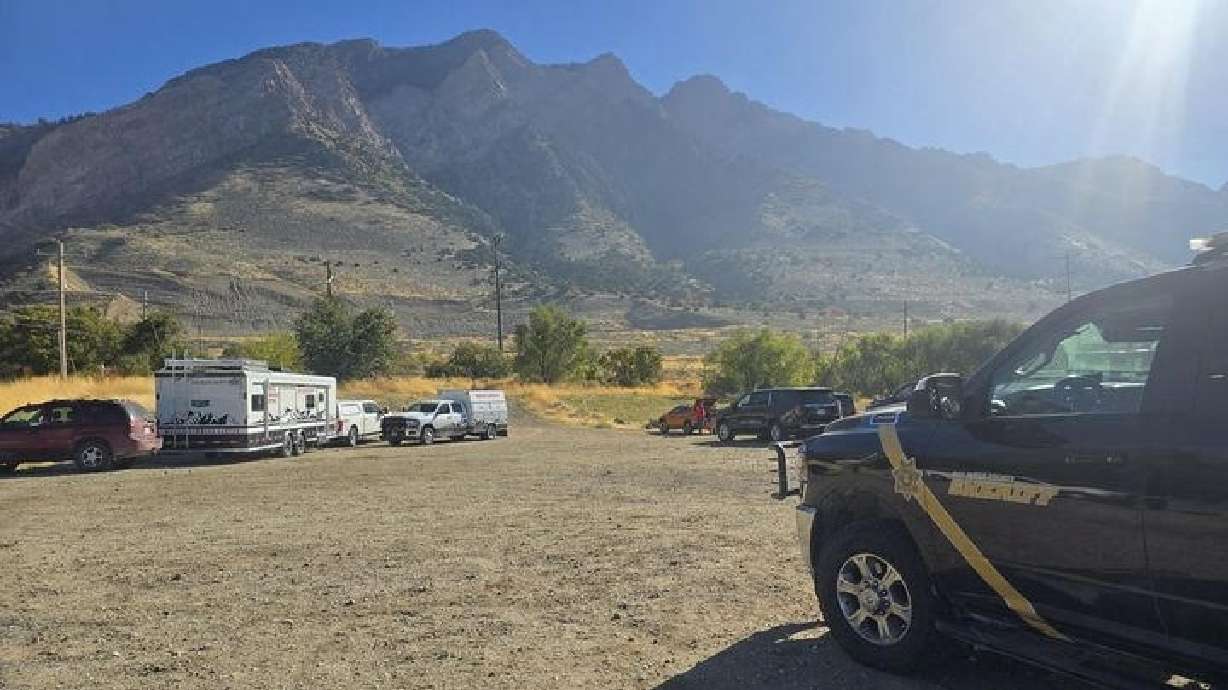 A Kaysville man died in a paraglider accident near Willard, Box Elder County, on Friday.