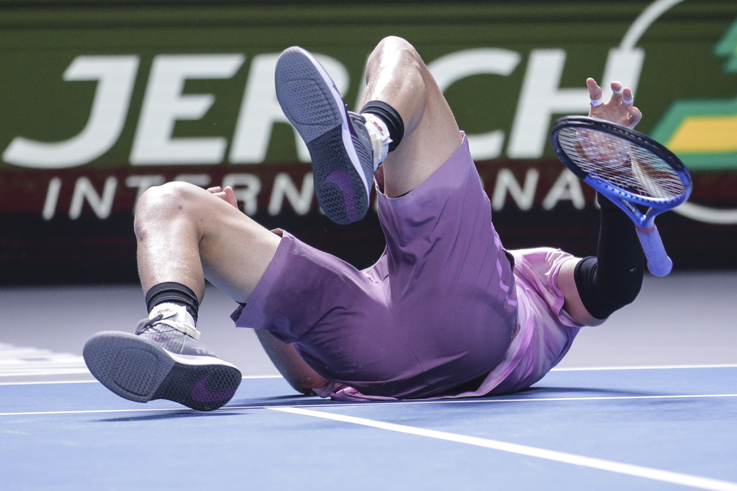 Britain's Jack Draper falls on the court as he cele beating Karen Khachanov during their Erste Bank Open ATP tennis tournament final in Vienna, Austria, Sunday, Oct. 27, 2024. 