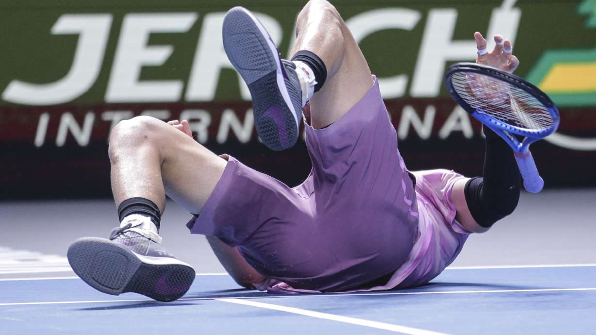 Britain's Jack Draper falls on the court as he cele beating Karen Khachanov during their Erste Bank Open ATP tennis tournament final in Vienna, Austria, Sunday, Oct. 27, 2024.
