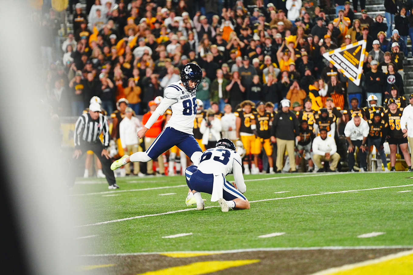 Cragun's 40-yard field goal as time expires carries Utah State past Wyoming