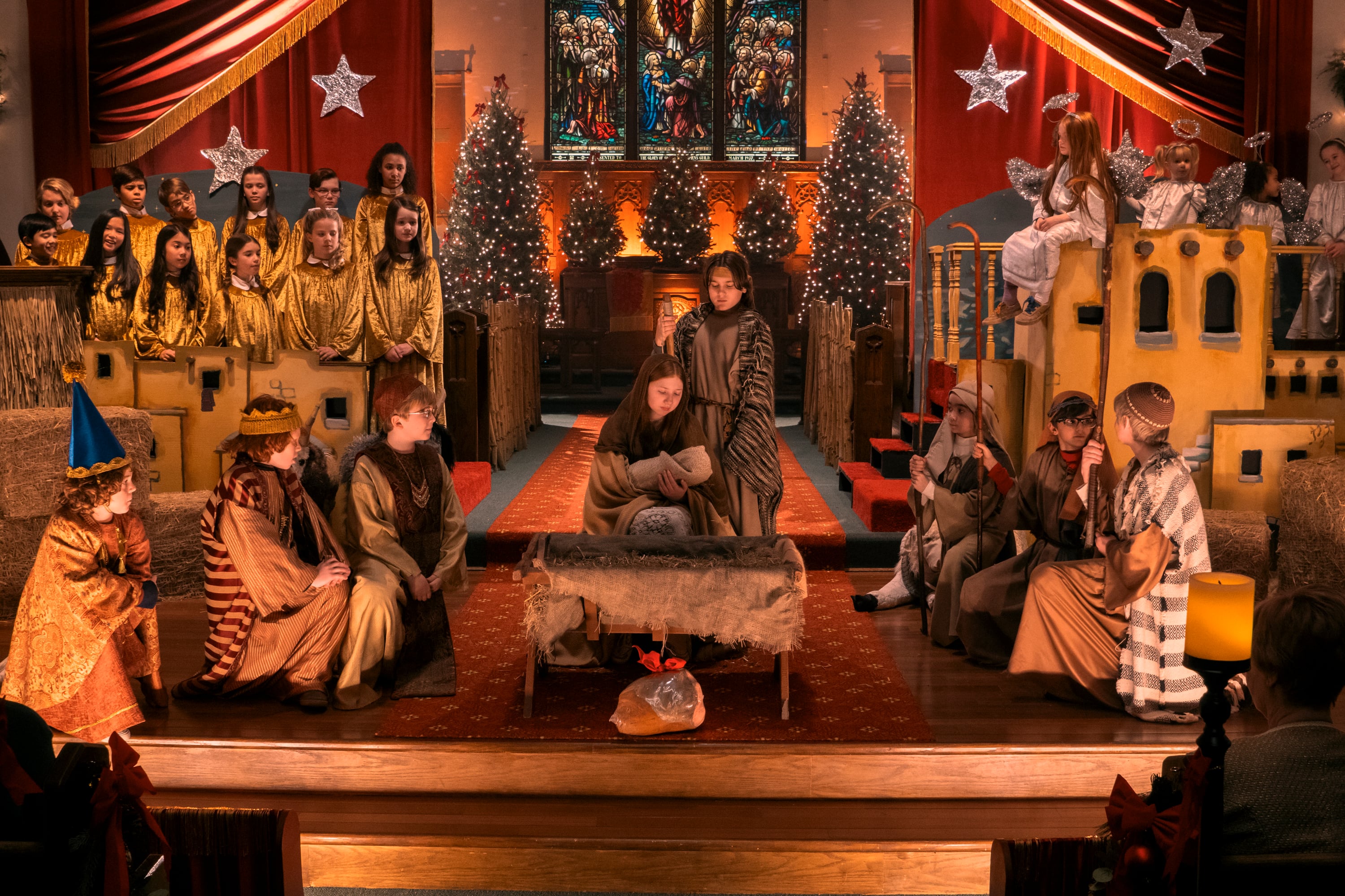 Essek Moore as Ollie Herdman, Ewan Wood as Leroy Herdman, Lorelei Olivia Mote as Alice, Matthew Lamb as Claude Herdman, Molly Wright as Beth, Beatrice Schneider as Imogene Herdman, Mason Nelligan as Ralph Herdman, Kynlee Heiman as Gladys Herdman, Sebastian Billingsley-Rodriguez as Charlie in "The Best Christmas Pageant Ever."