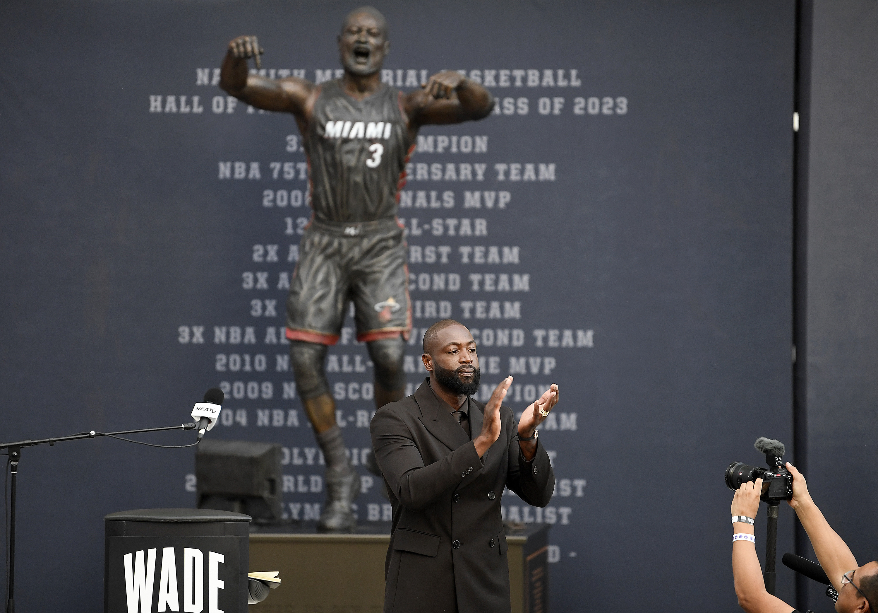 Dwyane Wade's new statue has people talking. Here's a look at 6 others that went viral