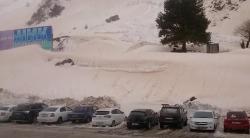 An avalanche hits the parking lot at Mount Elbrus, Russia, in the North Caucasus republic of Kabardino-Balkaria on March 24, 2018.