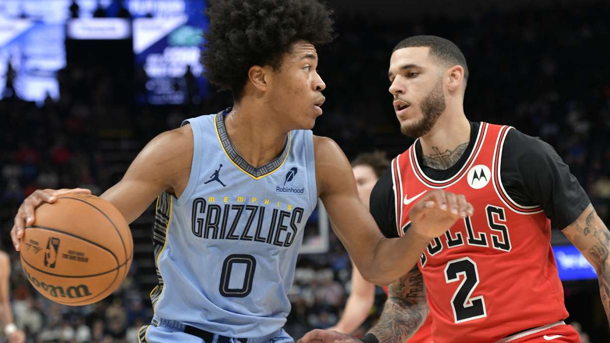 Memphis Grizzlies forward Jaylen Wells (0) handles the ball against Chicago Bulls guard Lonzo Ball (2) in the first half of an NBA basketball game Monday, Oct. 28, 2024, in Memphis, Tenn.
