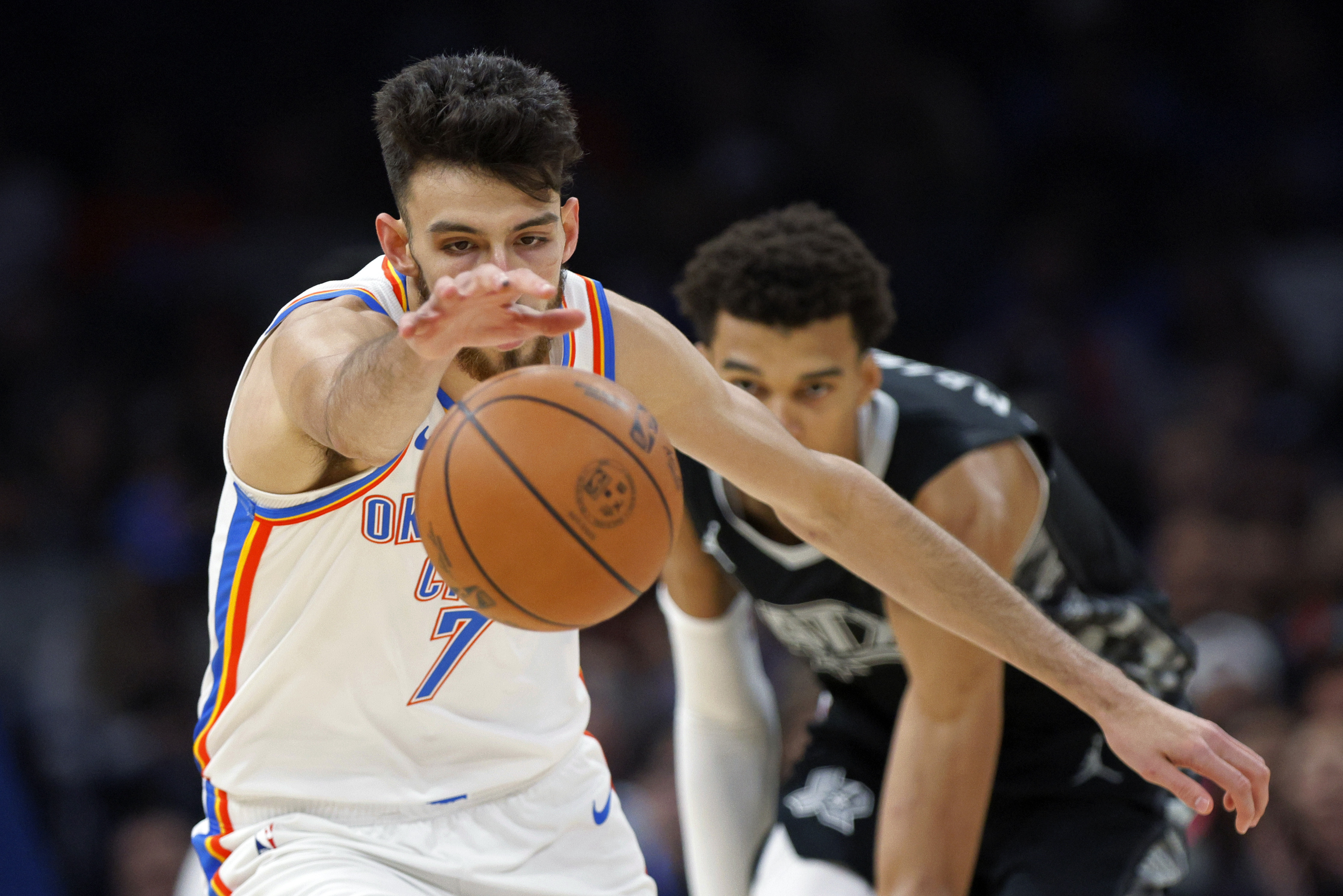 Dort scores 20 points, Holmgren adds 19 as Thunder roll past Spurs 105-93 to remain unbeaten