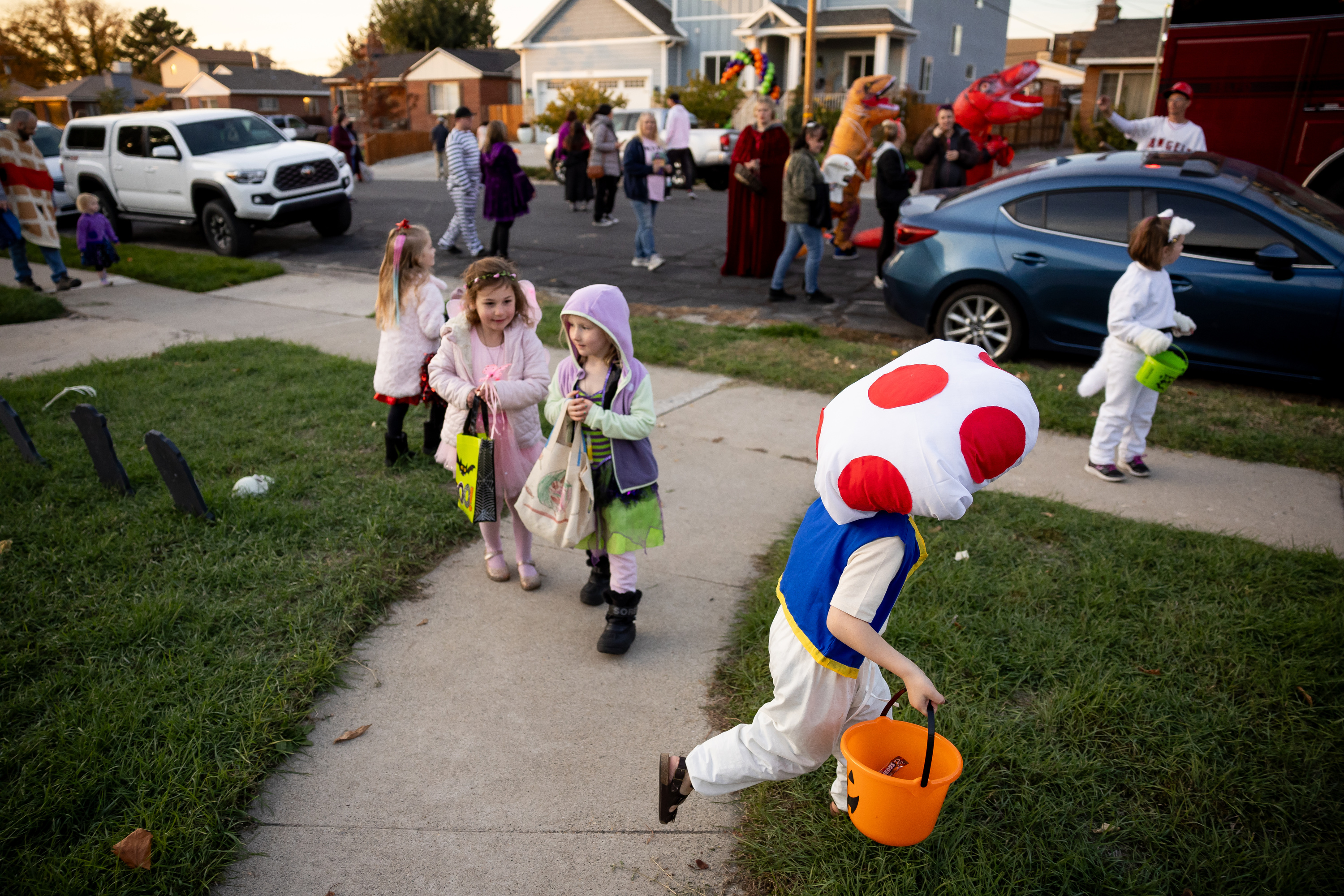 Children trick-or-treat in South Salt Lake on Oct. 31, 2023. This year's Halloween is expected to be mostly dry throughout Utah, but some showers are likely in northern Utah.
