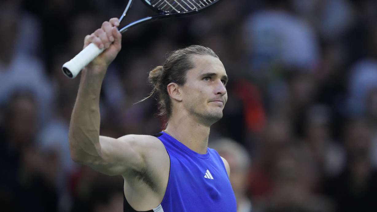 Germany's Alexander Zverev waves to the public after defeating Greece's Stefanos Tsitsipas during their quarterfinal match of the Paris Masters tennis tournament at the Accor Arena, Friday, Nov. 1, 2024 in Paris.