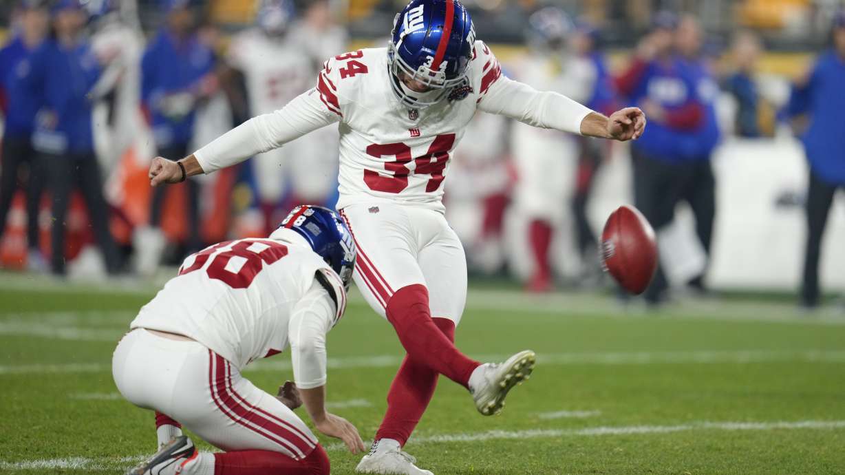 New York Giants place kicker Greg Joseph kicks a field goal makes a field goal during the first half an NFL football game against the Pittsburgh Steelers, Monday, Oct. 28, 2024, in Pittsburgh.