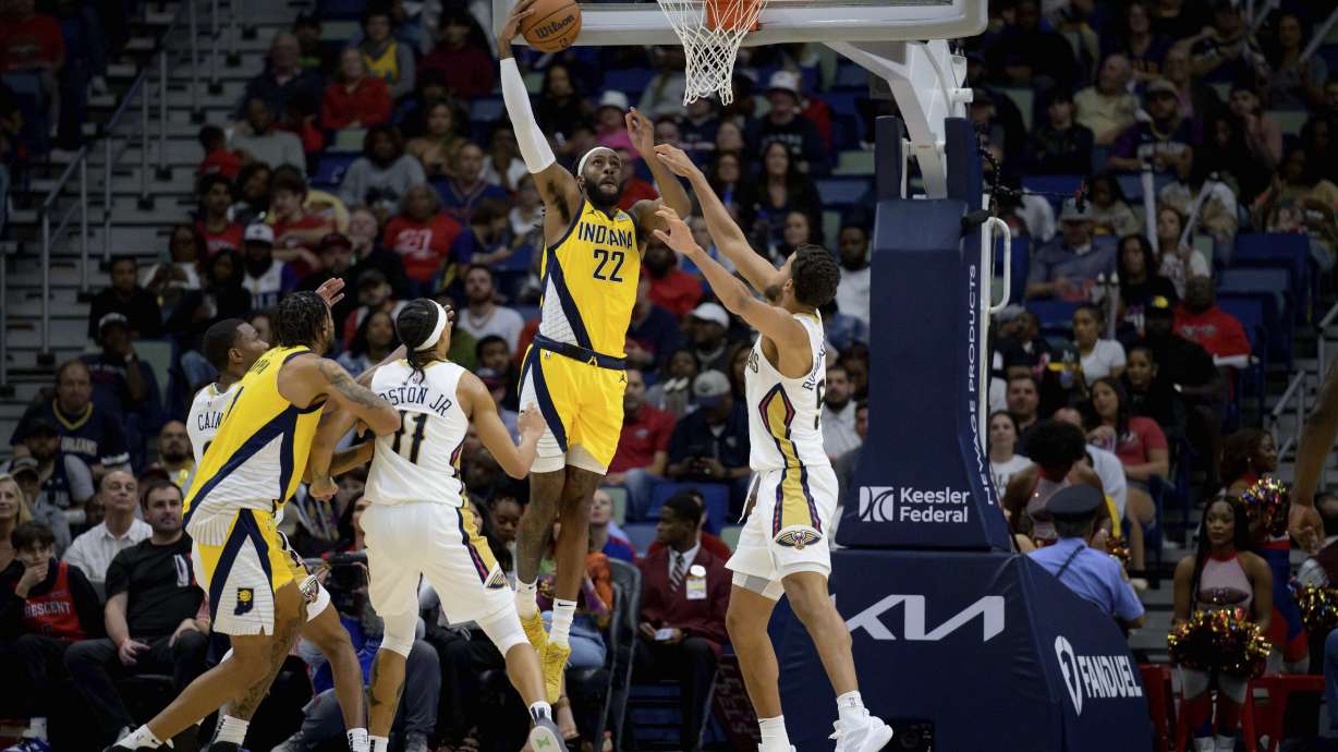 Indiana Pacers forward Isaiah Jackson (22) dunks against New Orleans Pelicans forward Jeremiah Robinson-Earl (50) during the second half of an NBA basketball game in New Orleans, Friday, Nov. 1, 2024.