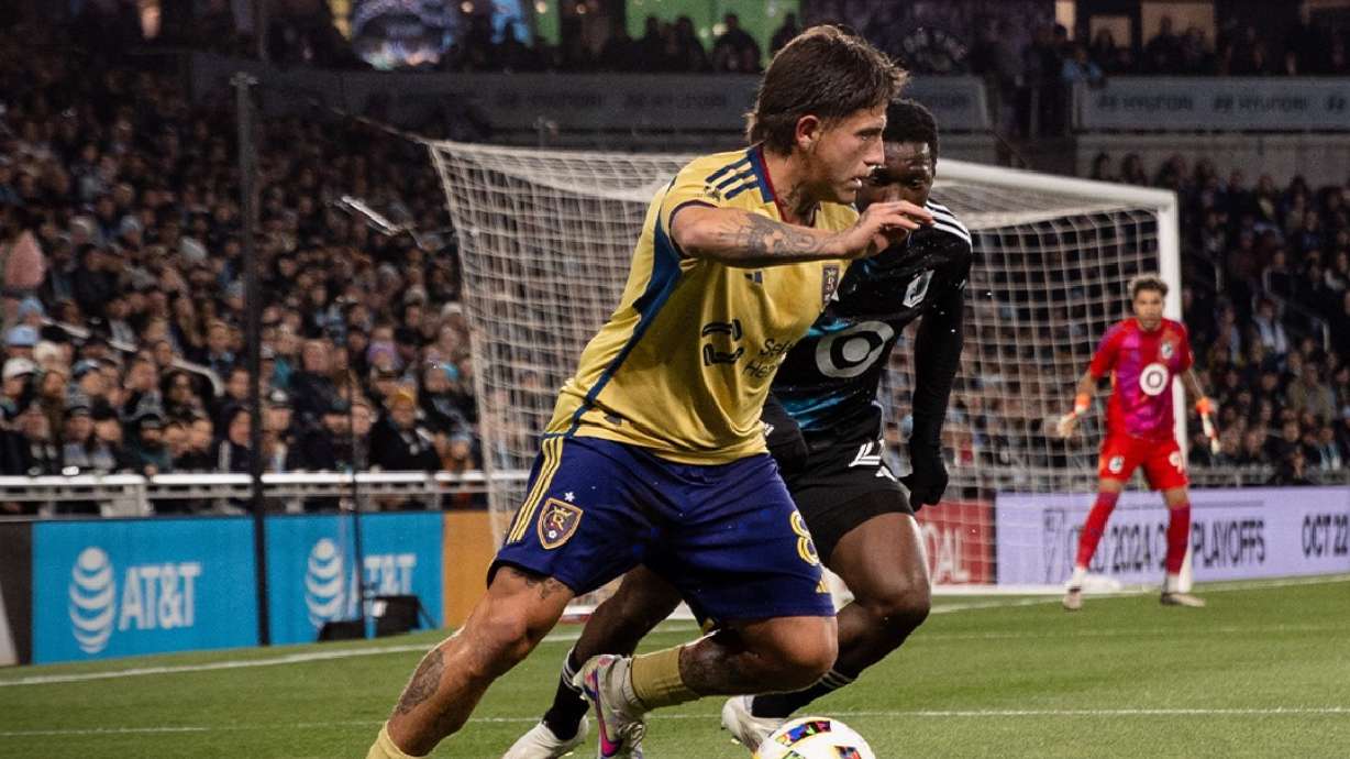Diego Luna dribbles away from a Minnesota defender.