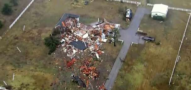 Oklahoma storms injure at least 11 and leave thousands without power