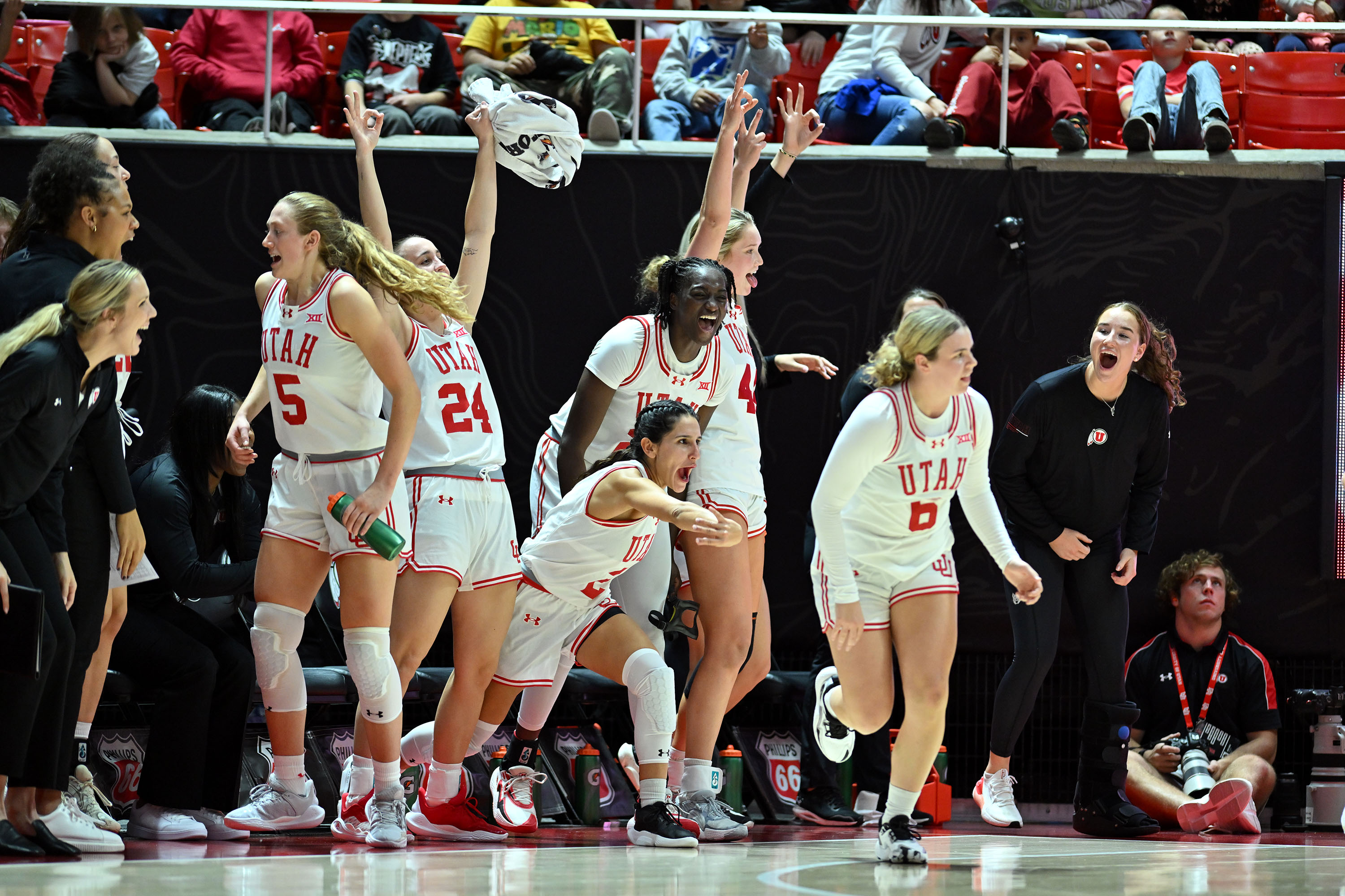 Kneepkens returns to lead Utah women with 18 points in season-opening rout over SUU