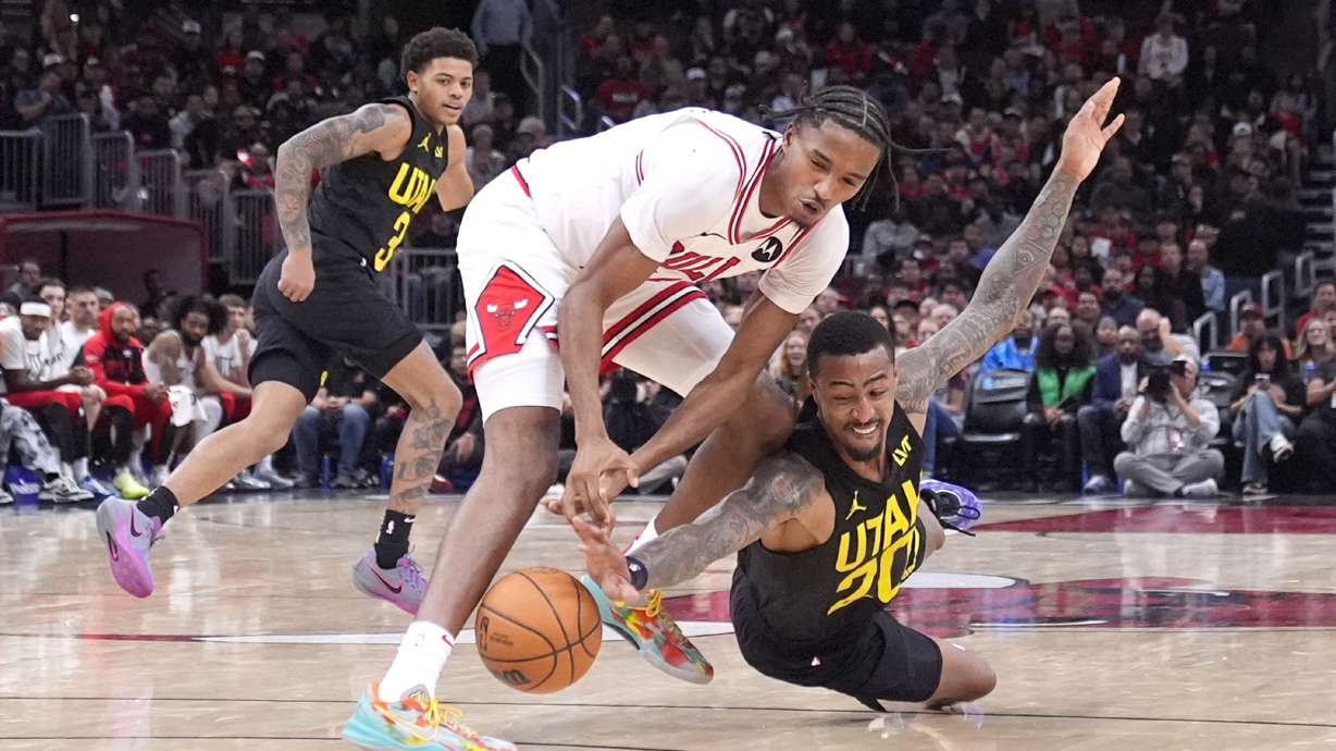 Chicago Bulls' Julian Phillips, left, and Utah Jazz's John Collins battle for a loose ball during the second half of an NBA basketball game Monday, Nov. 4, 2024, in Chicago.