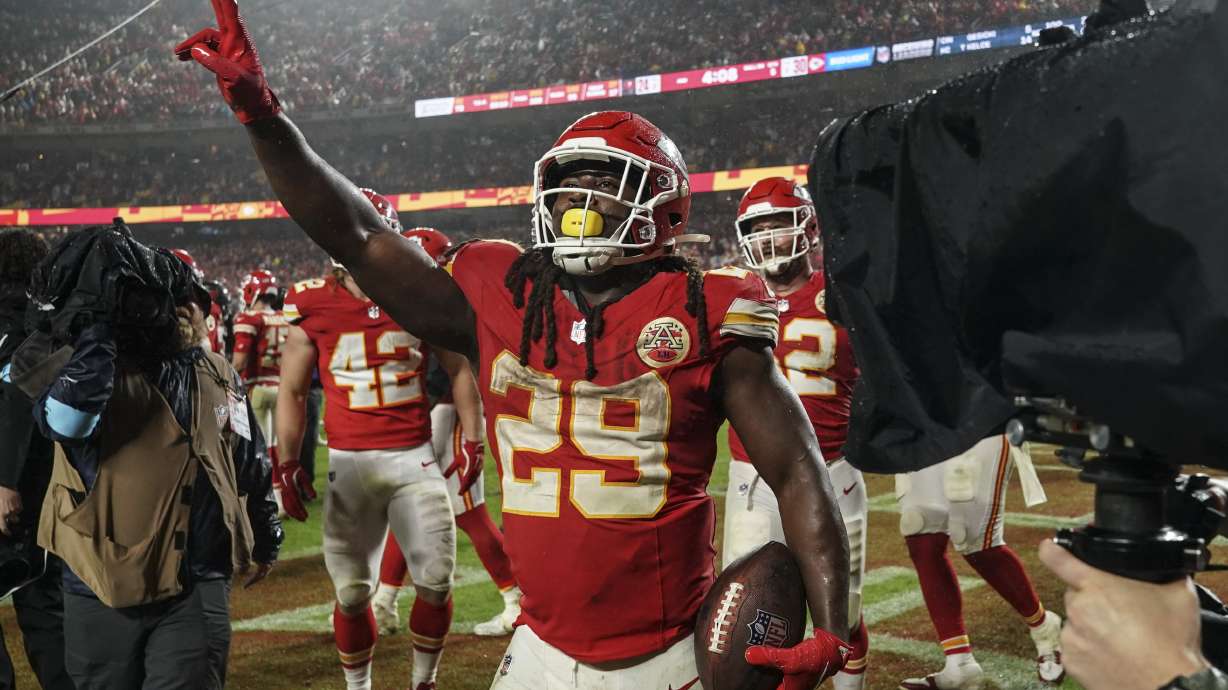 Kansas City Chiefs running back Kareem Hunt (29) celbrates a win over the Tampa Bay Buccaneers in overtime of an NFL football game, Monday, Nov. 4, 2024, in Kansas City, Mo.
