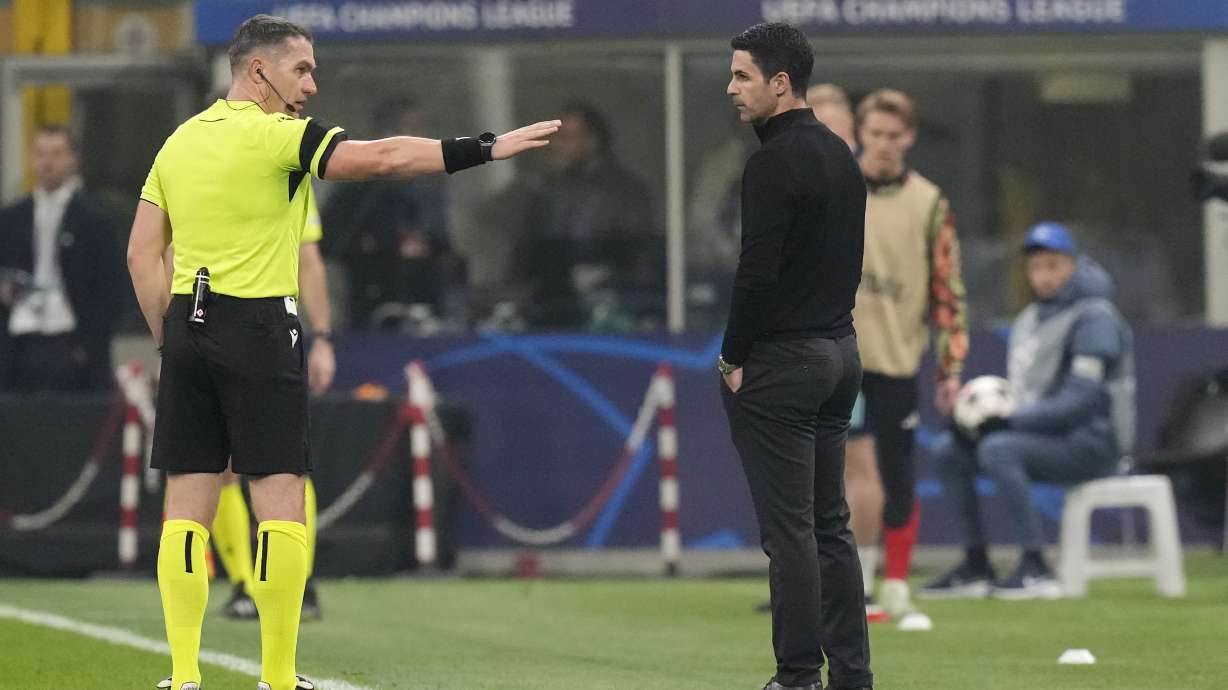 Referee talks with Arsenal's manager Mikel Arteta during a Champions League opening phase soccer match between Inter Milan and Arsenal at the San Siro stadium in Milan, Italy, Wednesday, Nov. 6, 2024.