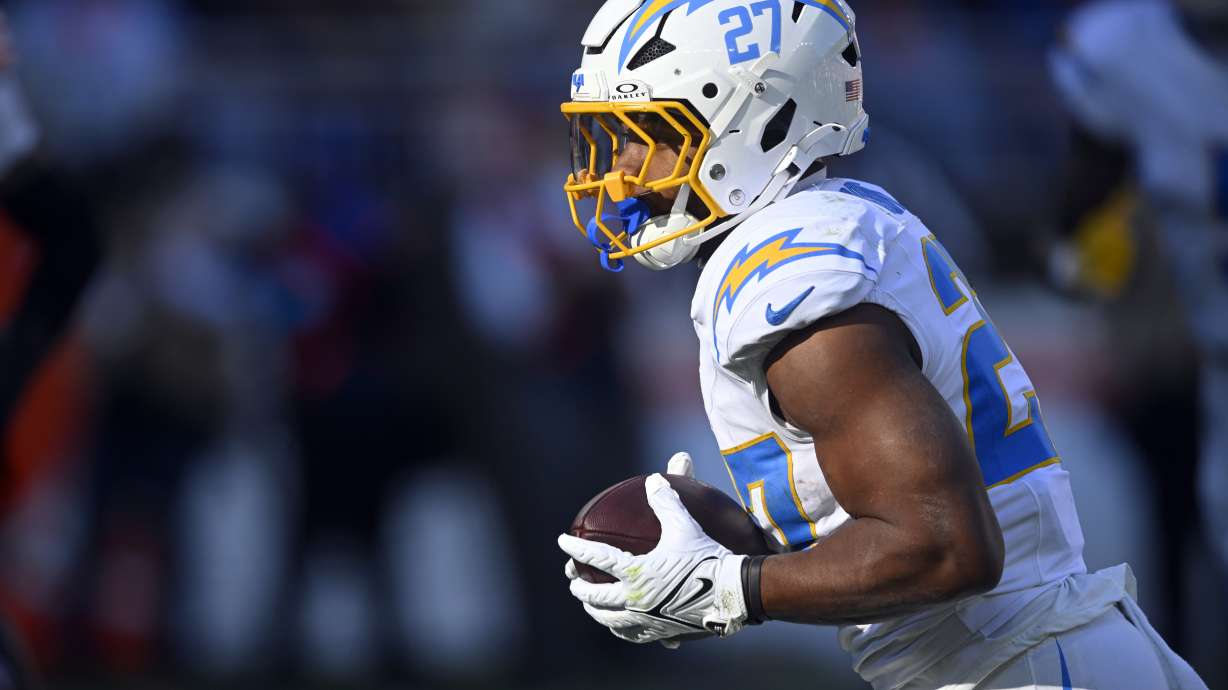 Los Angeles Chargers running back J.K. Dobbins runs 16 yards for a touchdown against the Cleveland Browns in the first half of an NFL football game Sunday, Nov. 3, 2024, in Cleveland.