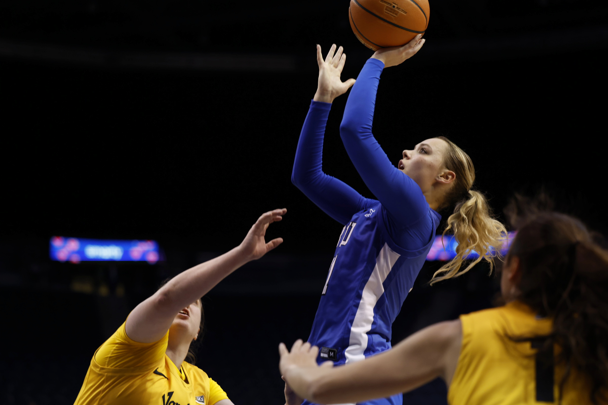 O Canada: Freshman Gibb debuts with 17 to help BYU women hold off Idaho