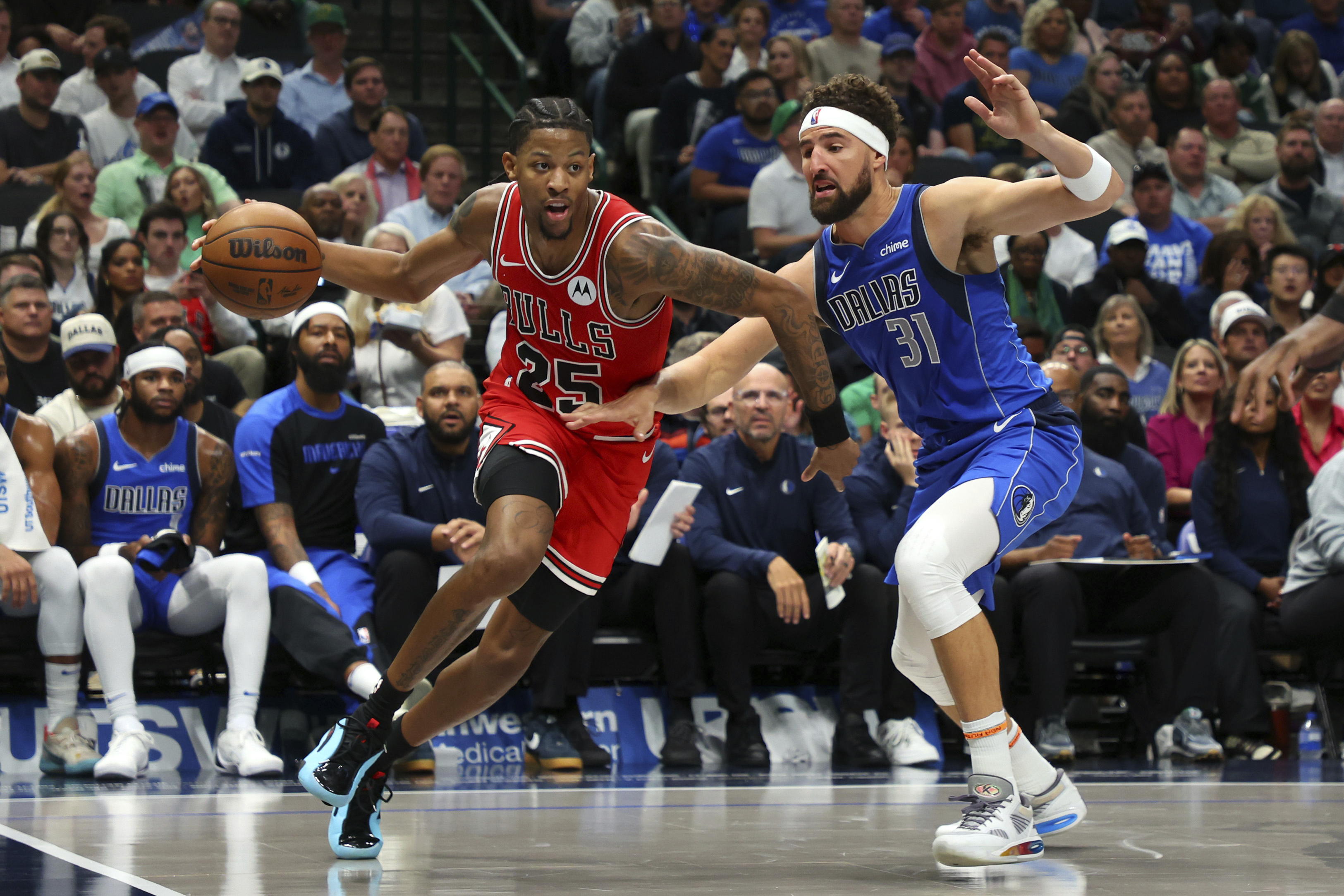 Chicago Bulls forward Dalen Terry (25) tries to drive past Dallas Mavericks guard Klay Thompson (31) in the first half of an NBA basketball game Wednesday, Nov. 6, 2024, in Dallas.