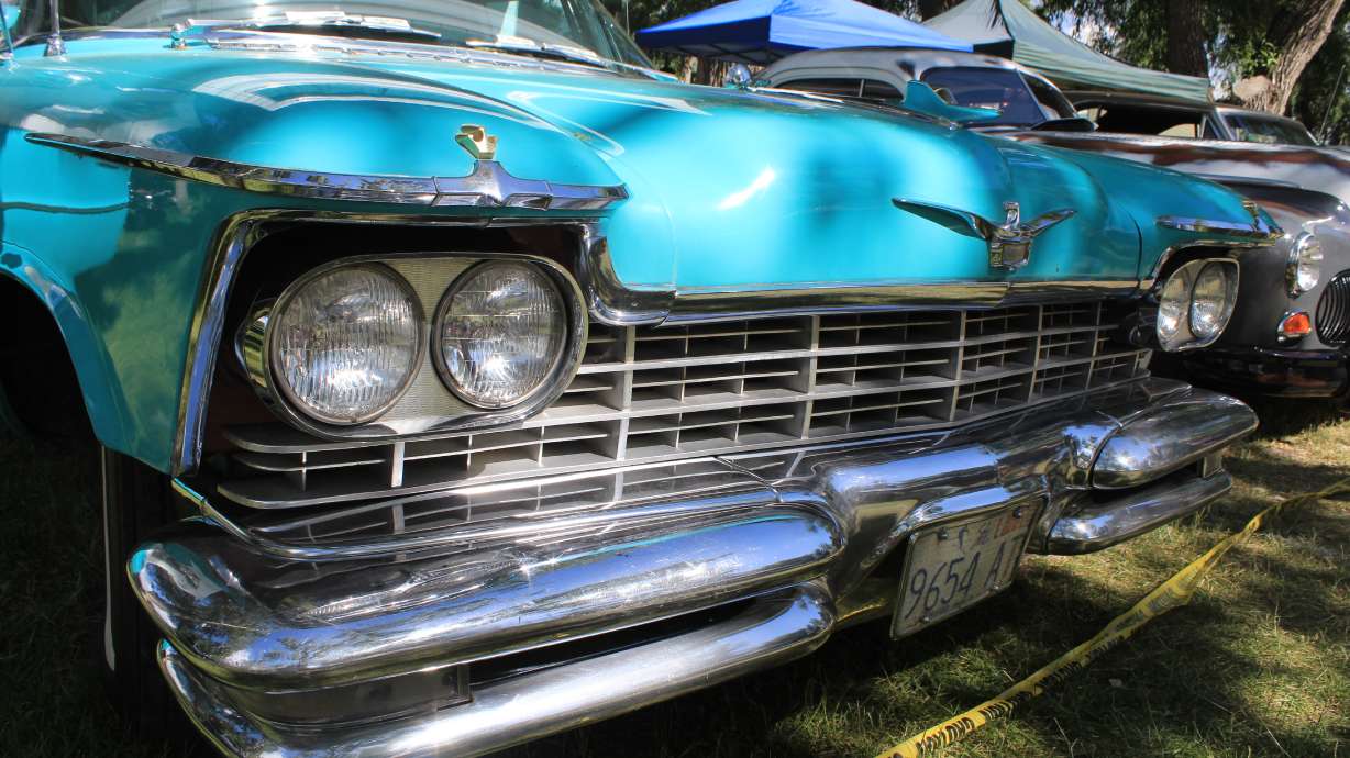 When bumpers weigh as much as those on a 1957 Chrysler Imperial, 350 added pounds will hardly show.