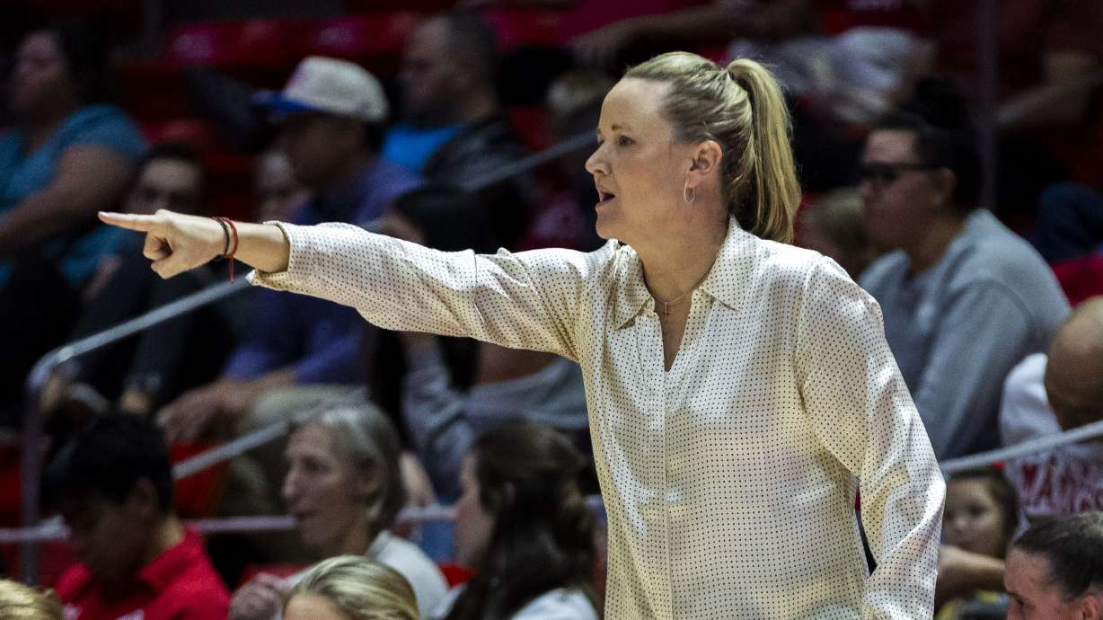 Utah Utes head coach Lynne Roberts shouts plays to her players during a game between the University of Utah and Weber State women’s basketball teams at the Huntsman Center on the campus of the University of Utah in Salt Lake City on Thursday, Nov. 7, 2024.