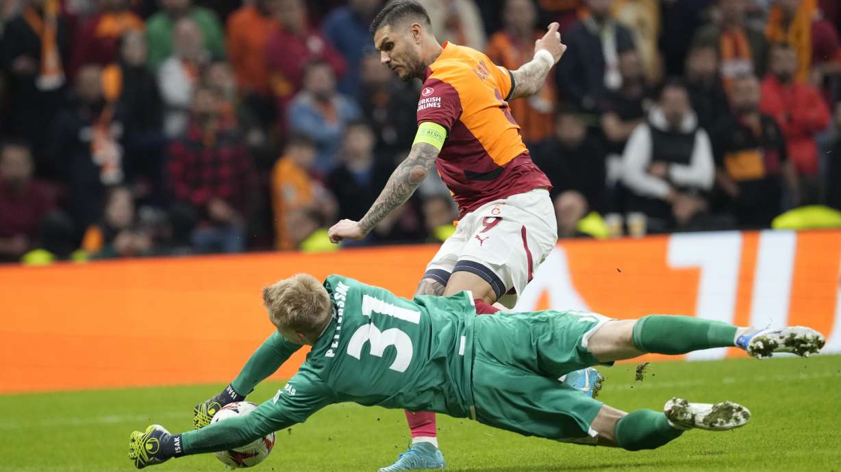 Galatasaray's Mauro Icardi, top, challenges Elfsborg's goalkeeper Isak Pettersson during the Europa League opening phase soccer match between Galatasaray and Elfsborg at Ali Sami Yen stadium, in Istanbul, Turkey, Wednesday, Oct. 23, 2024. Icardi scored once in Galatasaray's 4-3 victory.