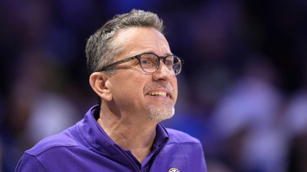 FILE - Los Angeles Sparks head coach Curt Miller instructs his team during a WNBA basketball game against the Dallas Wings in Arlington, Texas, Saturday, July 13, 2024.