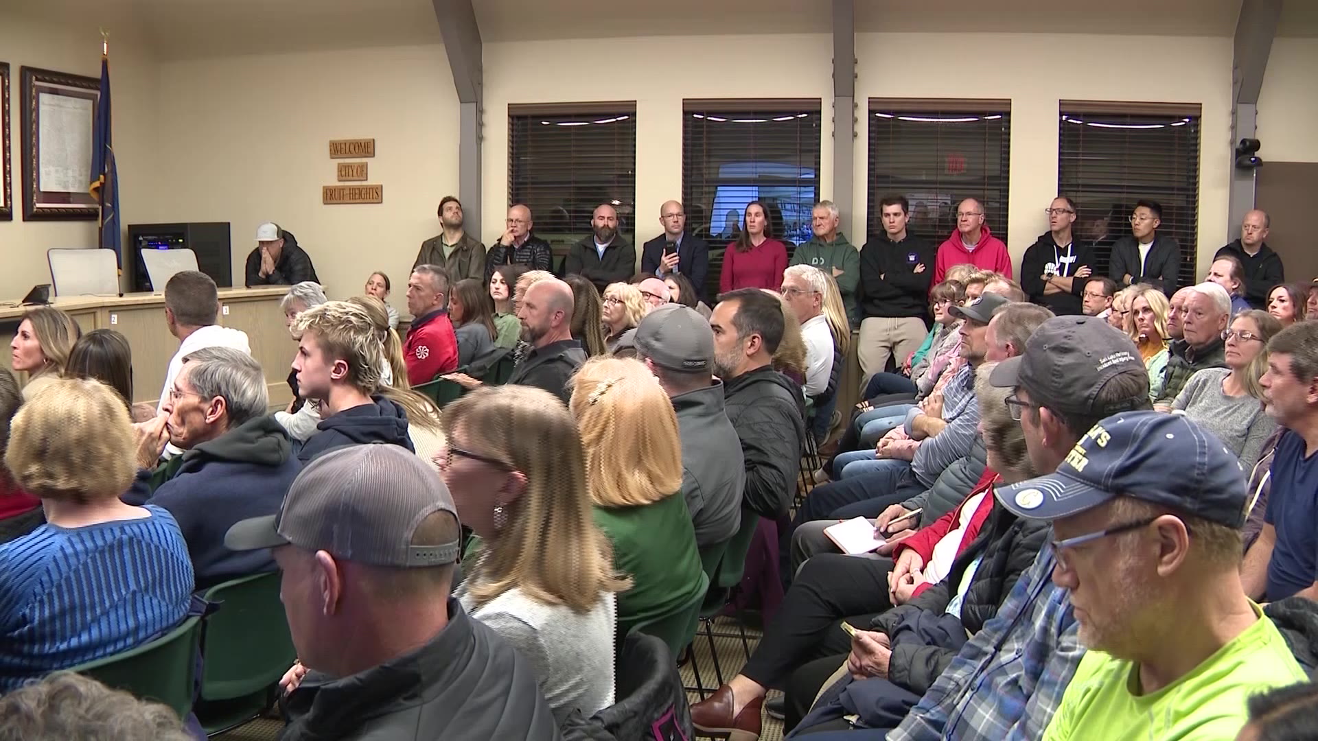 Kaysville city leaders speak out against using emissions building for warming center