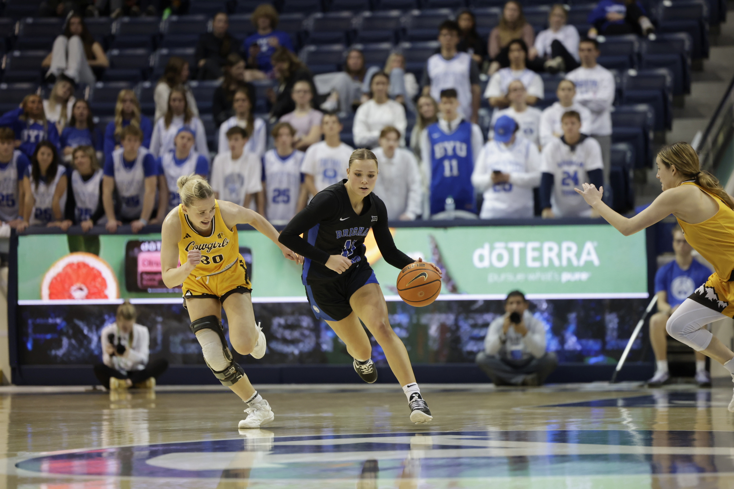 BYU women erupt for 31-point 3rd quarter to rally by Wyoming