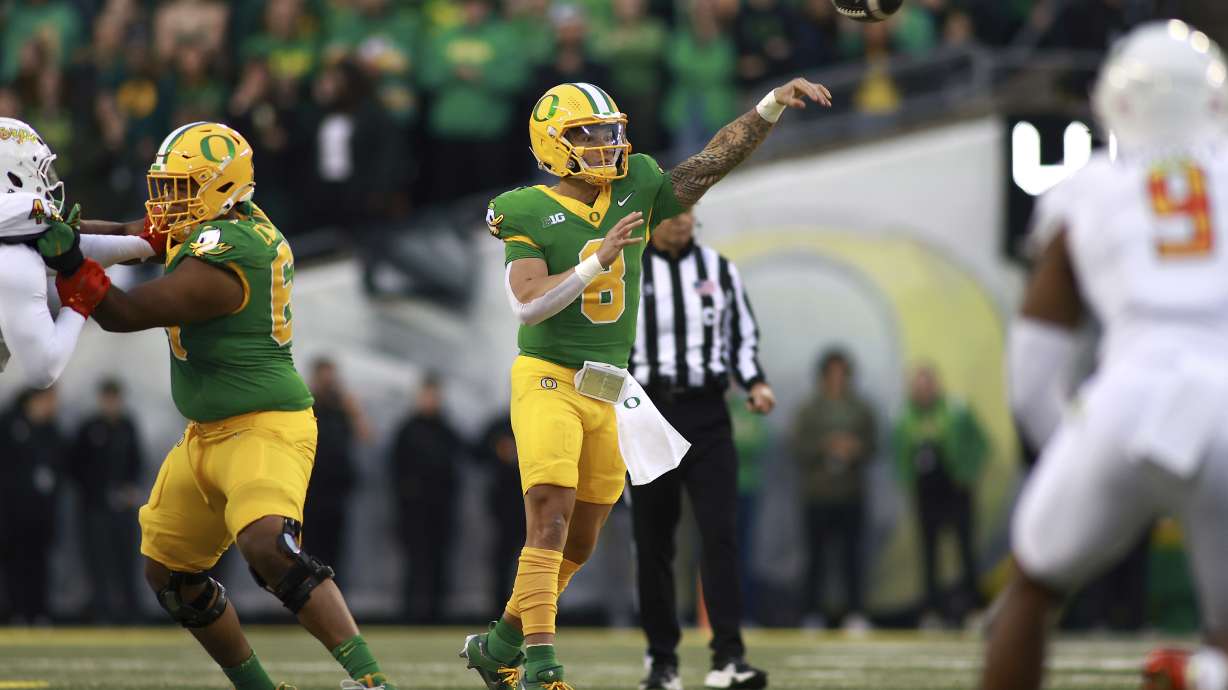 Oregon quarterback Dillon Gabriel (8) passes the ball during an NCAA college football game against Maryland, Saturday, Nov. 9, 2024, in Eugene, Ore.