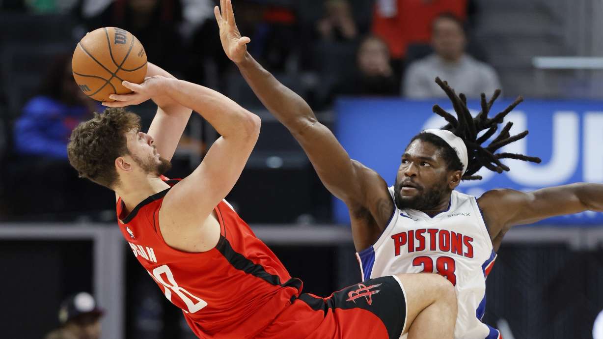 Houston Rockets center Alperen Sengun, left, looks to shoot against Detroit Pistons center Isaiah Stewart, right, during the first half of an NBA basketball game Sunday, Nov. 10, 2024, in Detroit.