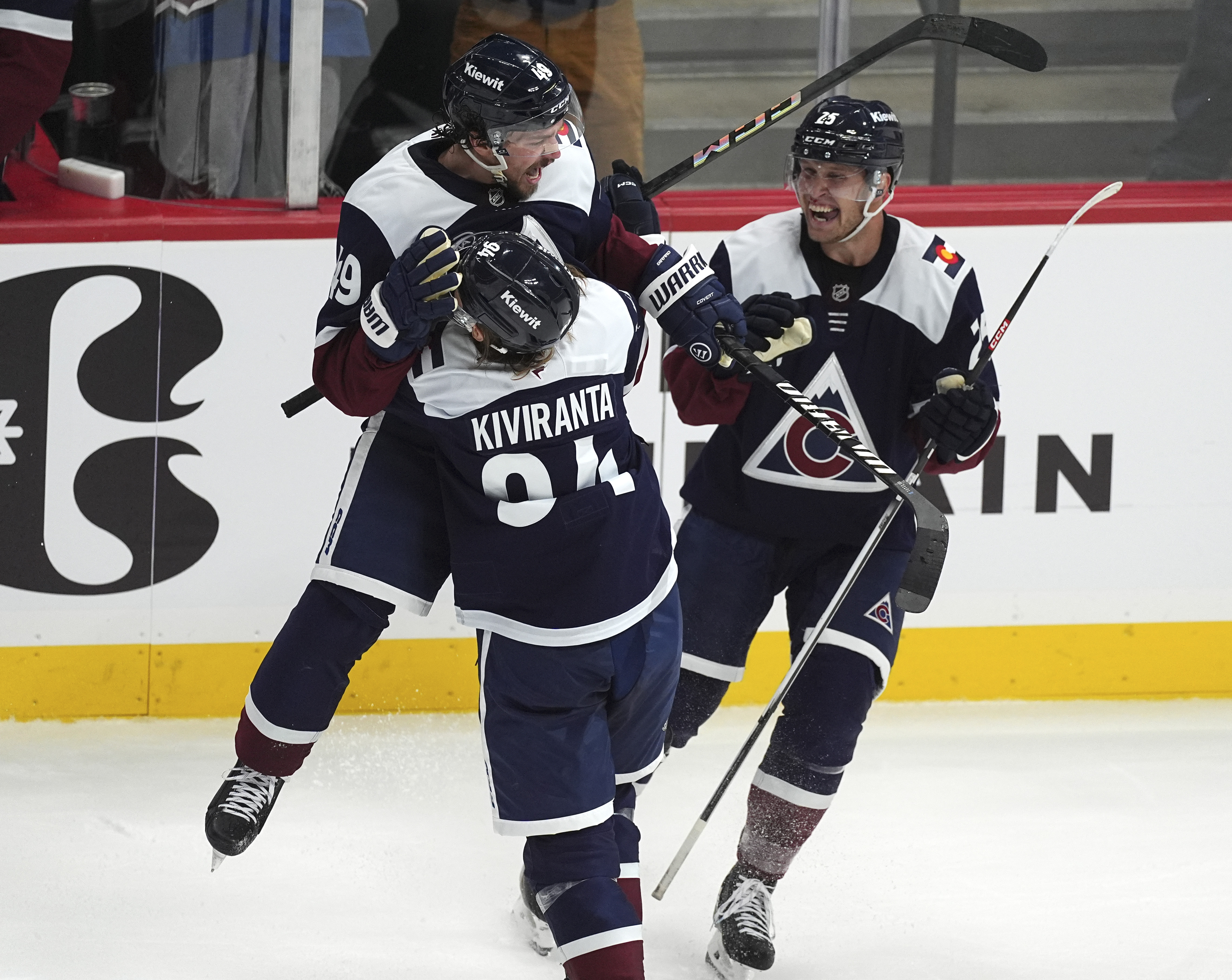 Samuel Girard steals the puck in overtime and scores on a breakaway as Avalanche beat Predators 3-2