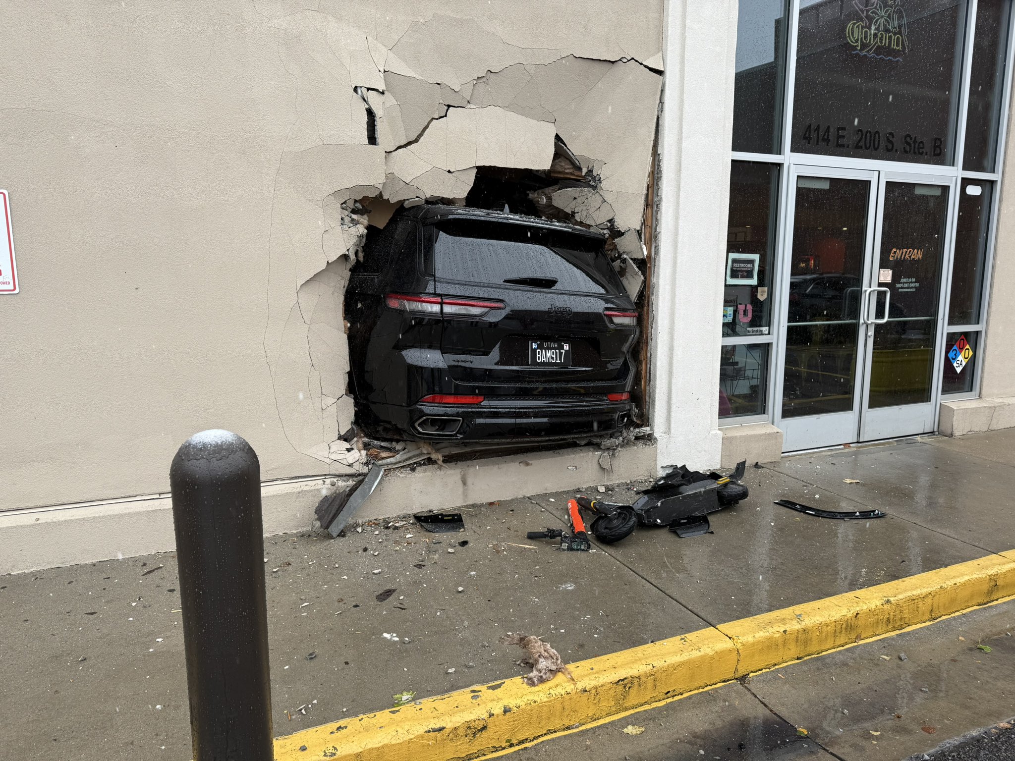 SUV plows into Salt Lake 7-Eleven 