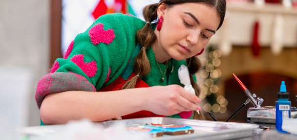 Cedar Hills teen to compete on Food Network's 'Christmas Cookie Challenge' Thursday