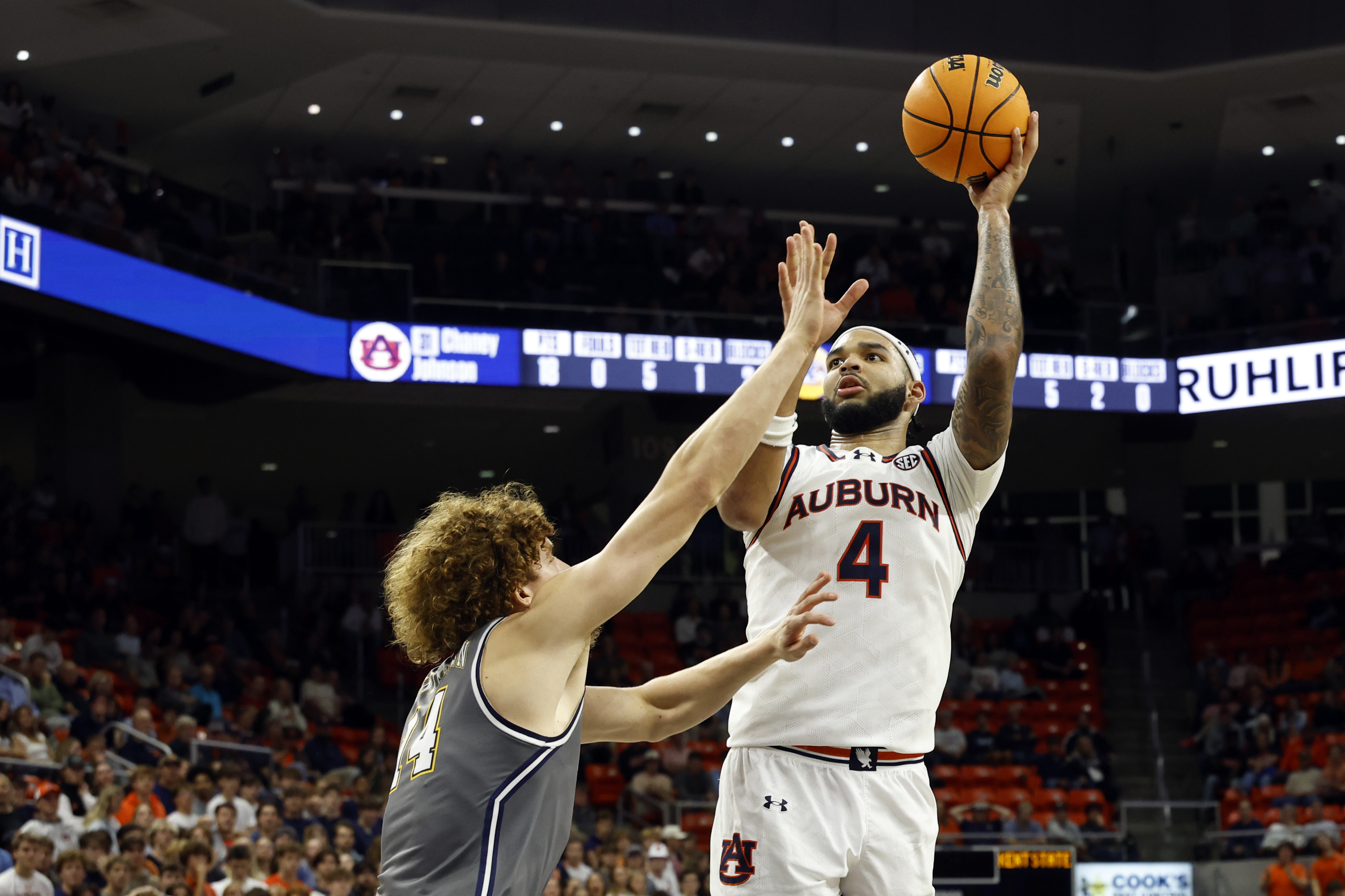 Broome, Johnson score 18 apiece to lead No. 5 Auburn to 79-56 win over Kent State