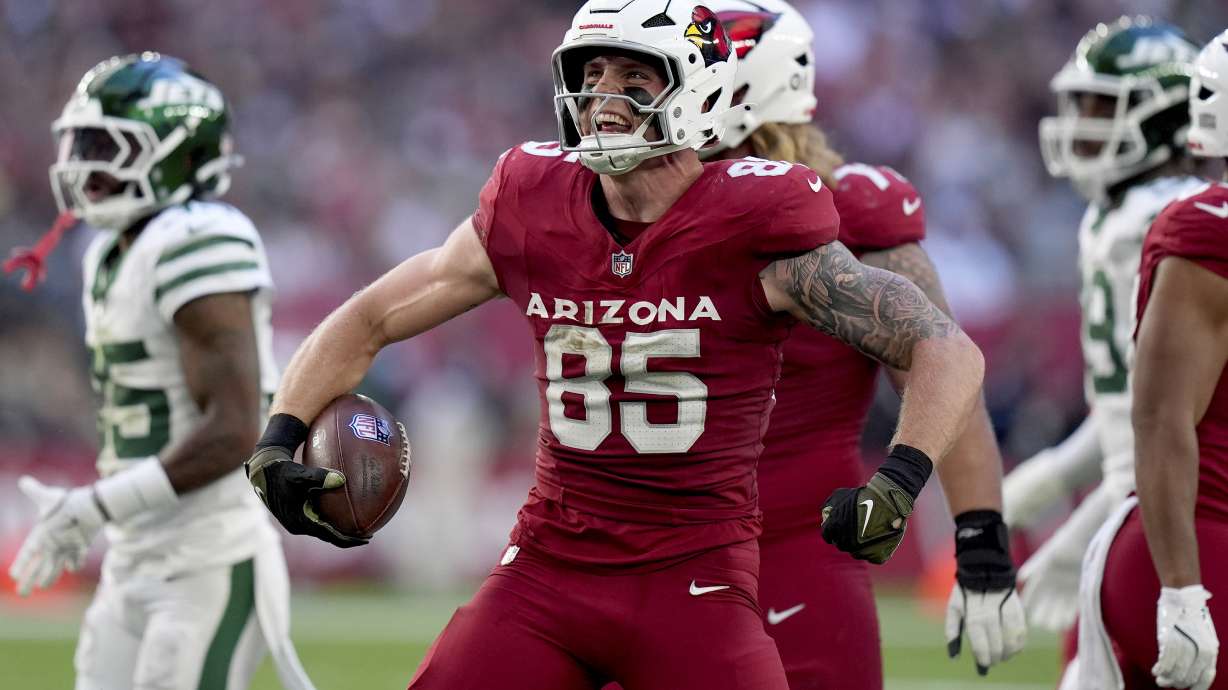 Arizona Cardinals tight end Trey McBride (85) celebrates a first down against the New York Jets during the first half of an NFL football game, Sunday, Nov. 10, 2024, in Glendale, Ariz.