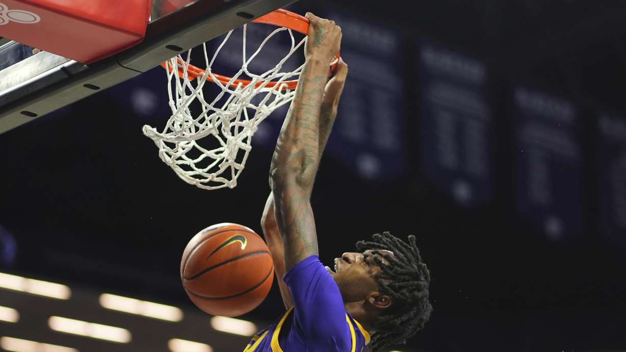 LSU forward Daimion Collins dunks the ball during the first half of an NCAA college basketball game against Kansas State Thursday, Nov. 14, 2024, in Manhattan, Kan.