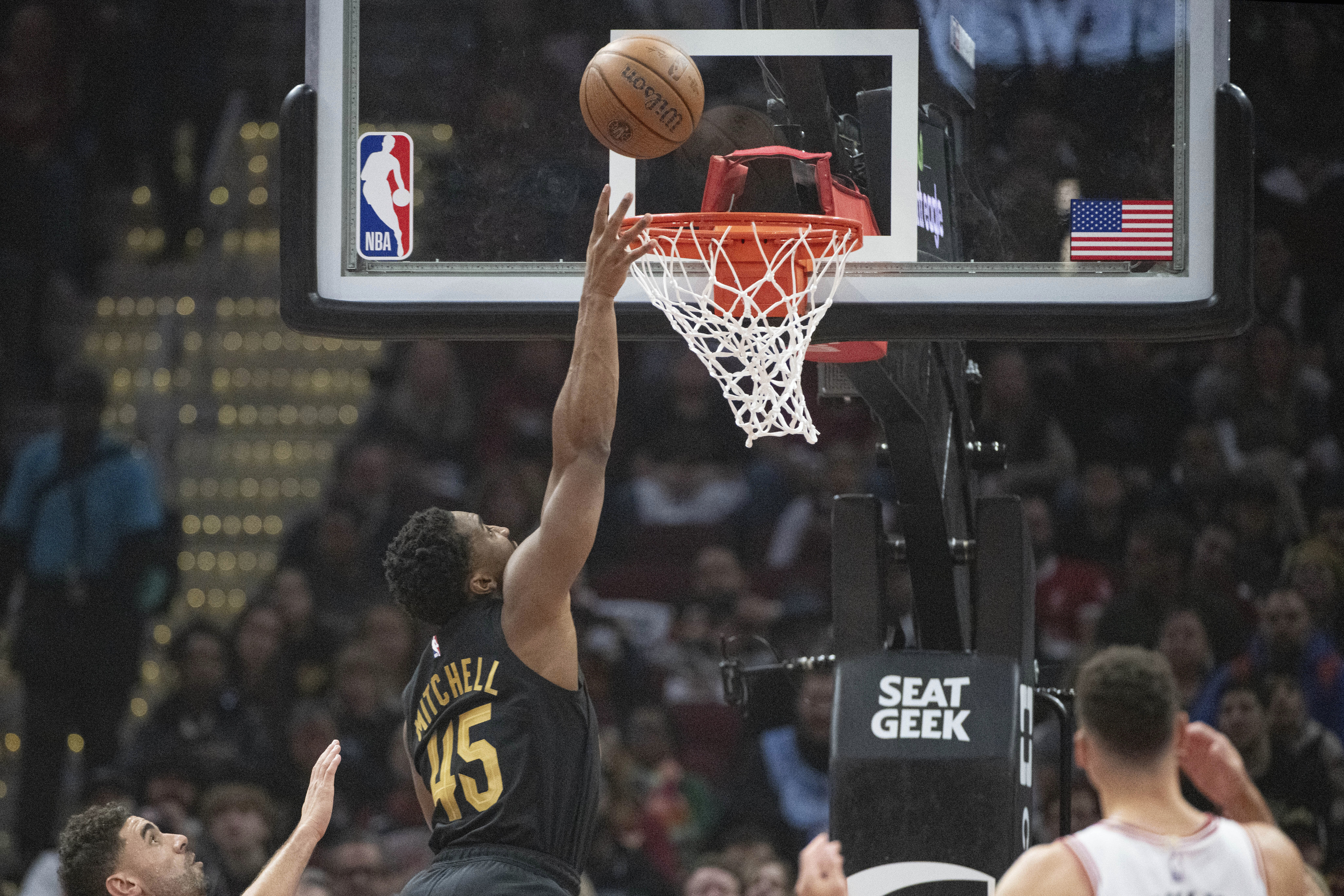Cleveland Cavaliers' Donovan Mitchell (45) makes a basket against the Chicago Bulls during the first half of an Emirates NBA basketball game in Cleveland, Friday, Nov 15, 2024. 