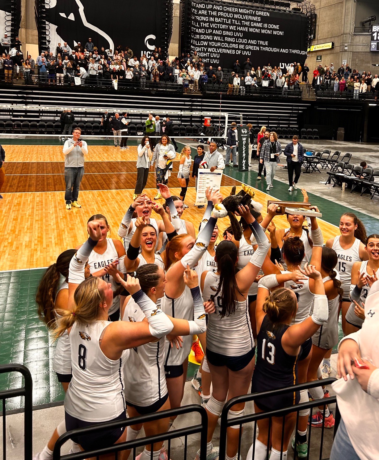 Skyline volleyball player wows crowd with National Anthem before winning state title