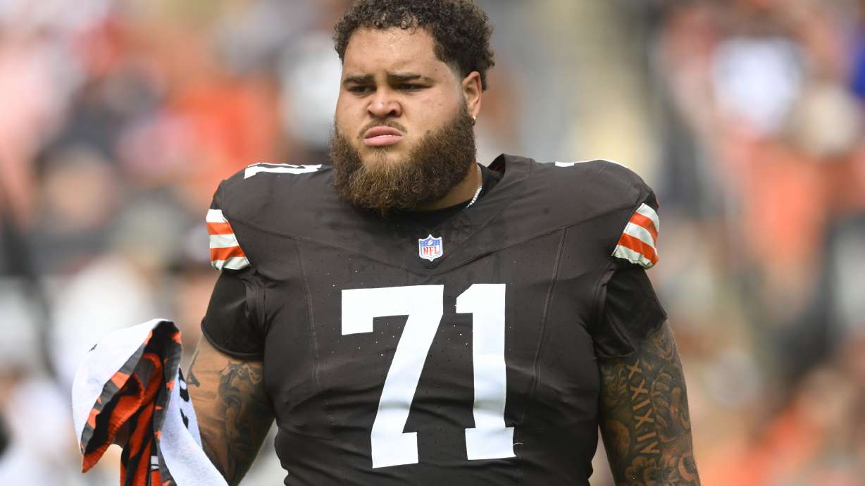 FILE -Cleveland Browns offensive tackle Jedrick Wills Jr. (71) prepares for an NFL football game against the New York Giants, Sunday, Sept. 22, 2024 in Cleveland.