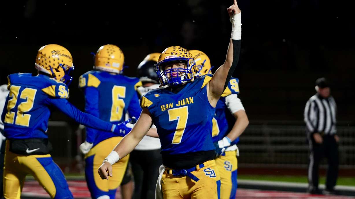 San Juan's Jaiten Knight celebrates a touchdown.