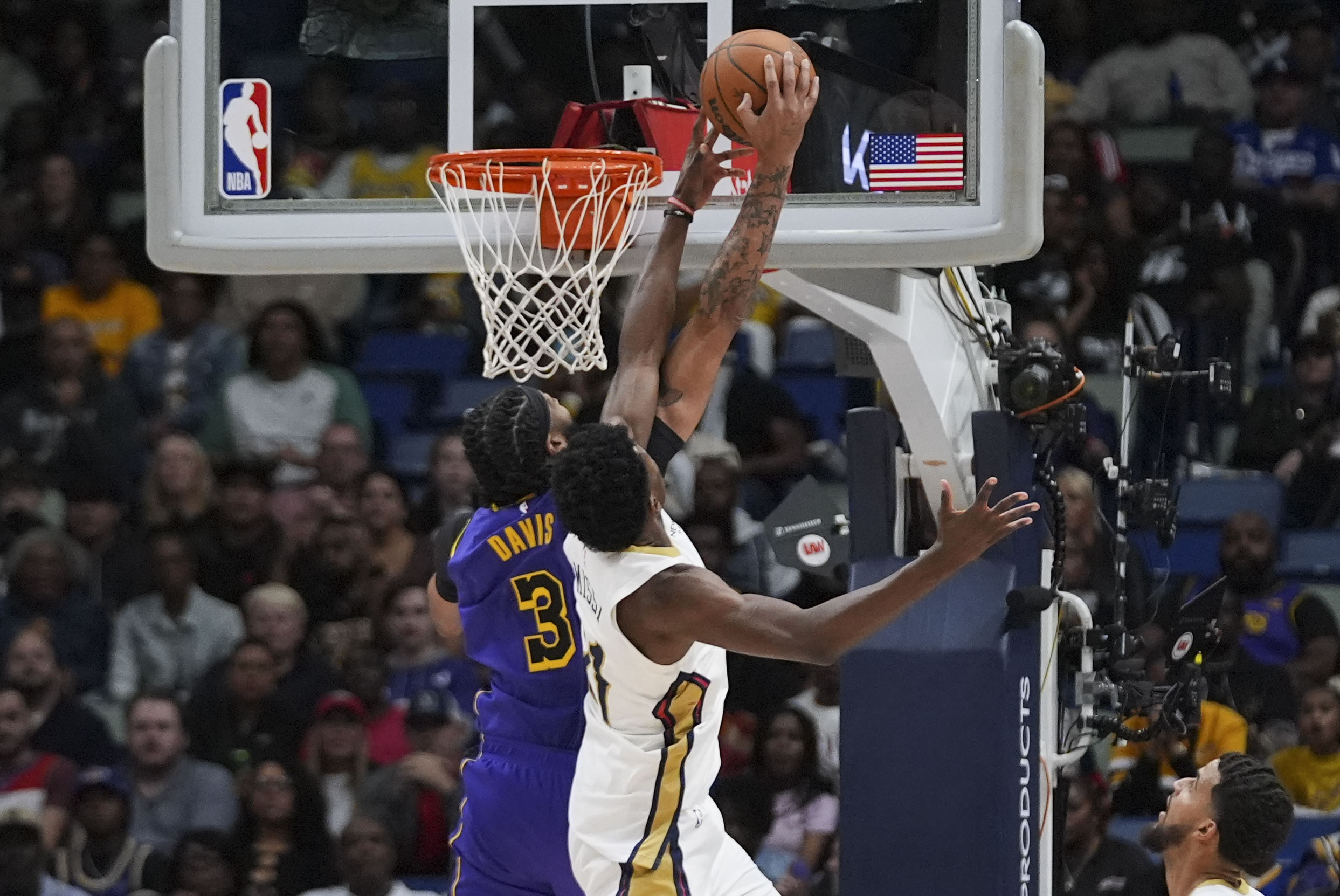 Anthony Davis has 31 points and 14 rebounds to lead Lakers past the Pelicans 104-99