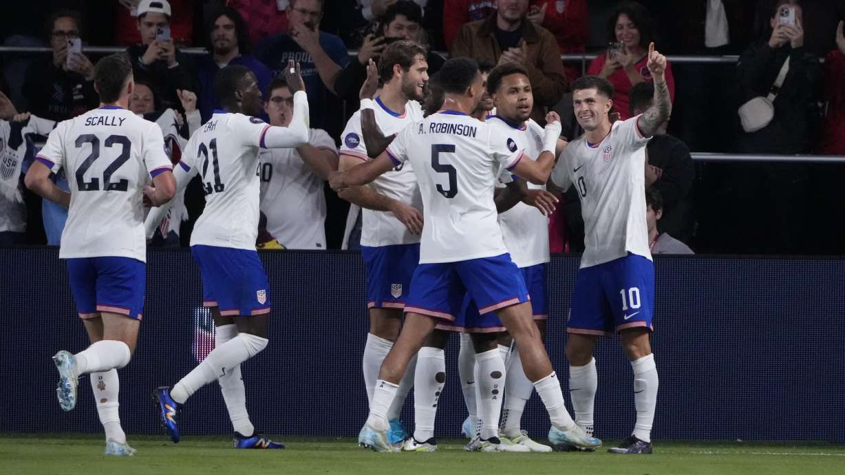 United States' Christian Pulisic, right, is congratulated by teammates after scoring during the first half in a CONCACAF Nations League quarterfinal second leg soccer match against Jamaica Monday, Nov. 18, 2024, in St. Louis.