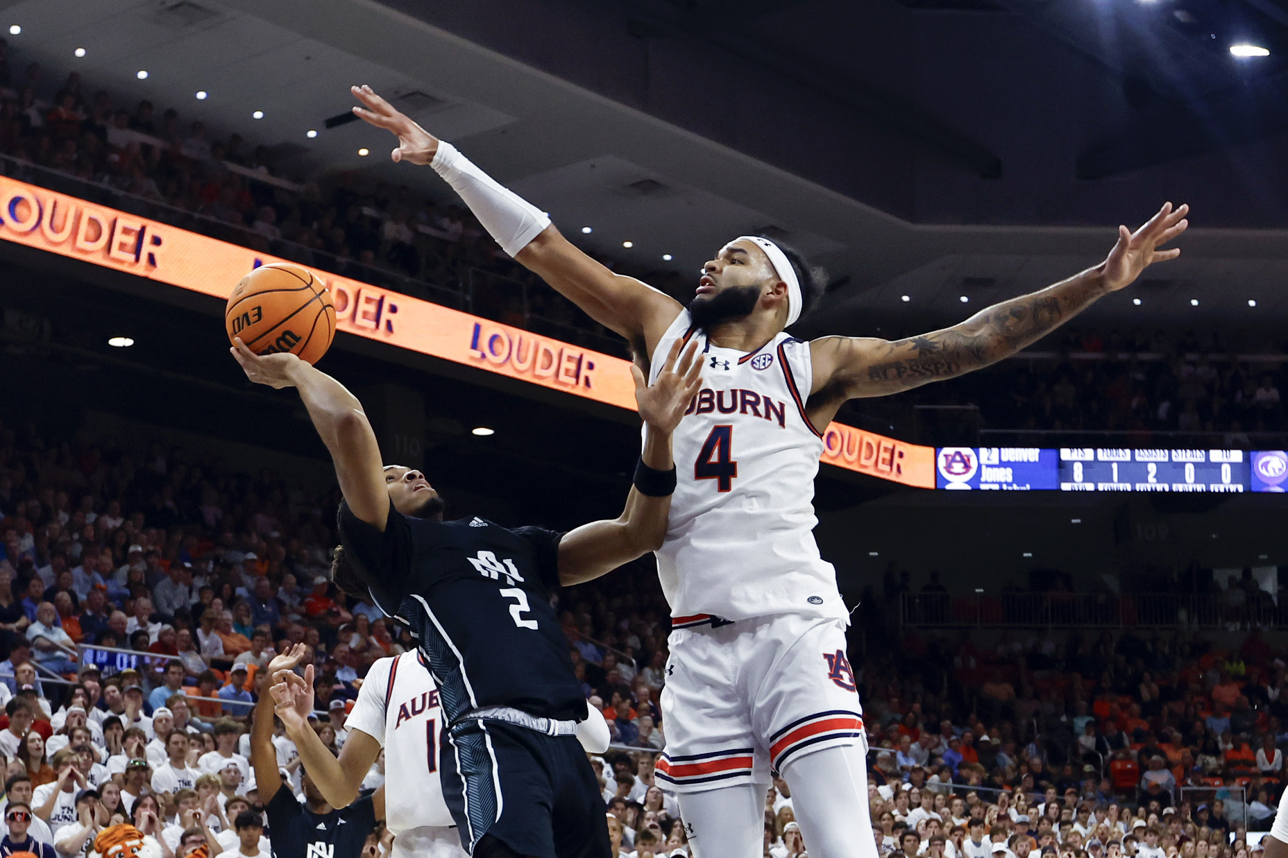 Broome has 30 points and 17 rebounds to lead No. 4 Auburn past North Alabama 102-69