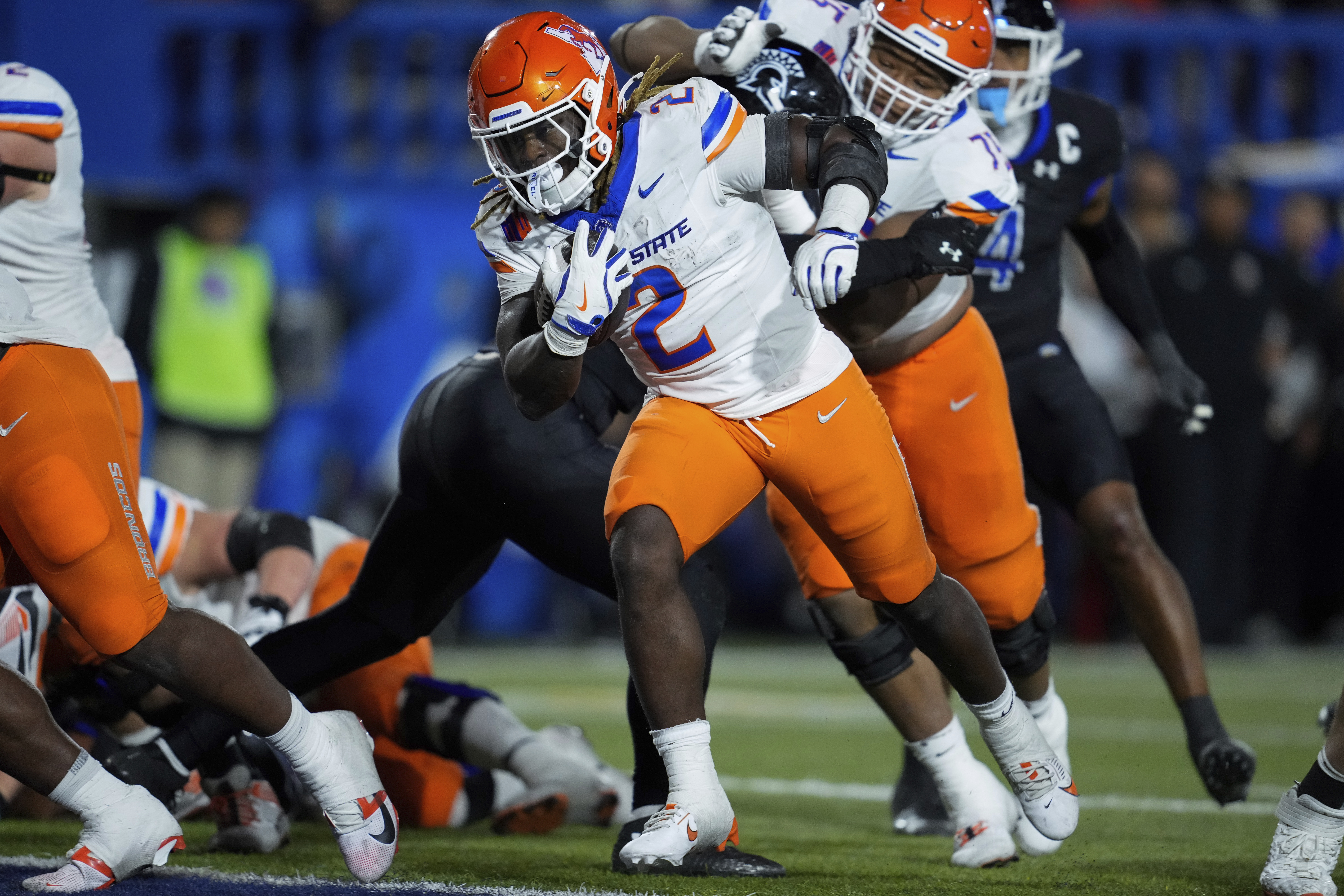 Boise State running back Ashton Jeanty (2) scores a rushing touchdown during the first half of an NCAA college football game against the San Jose State, Saturday, Nov. 16, 2024, in San Jose, Calif. 