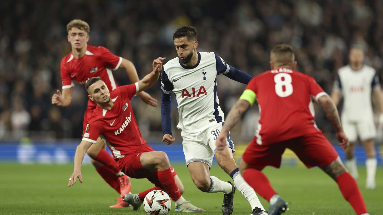 Tottenham's Rodrigo Bentancur, centre, controls the ball during the Europa League opening phase soccer match between Tottenham and AZ Alkmaar at the Tottenham Hotspur Stadium in London, Thursday, Oct. 24, 2024.